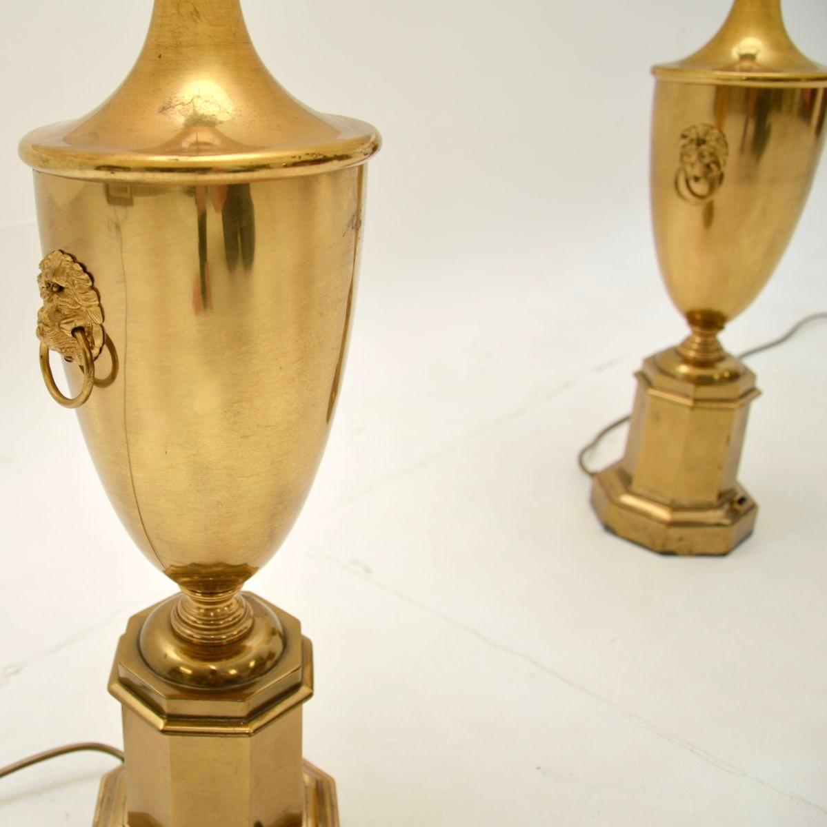Paire de lampes de bureau néoclassiques anciennes en laiton Bon état - En vente à London, GB