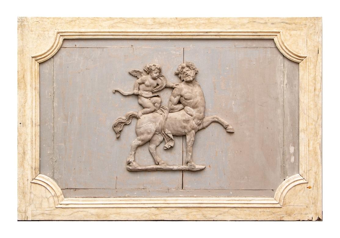 Paire de plaques anciennes sculptées et peintes de style néoclassique en vente 7