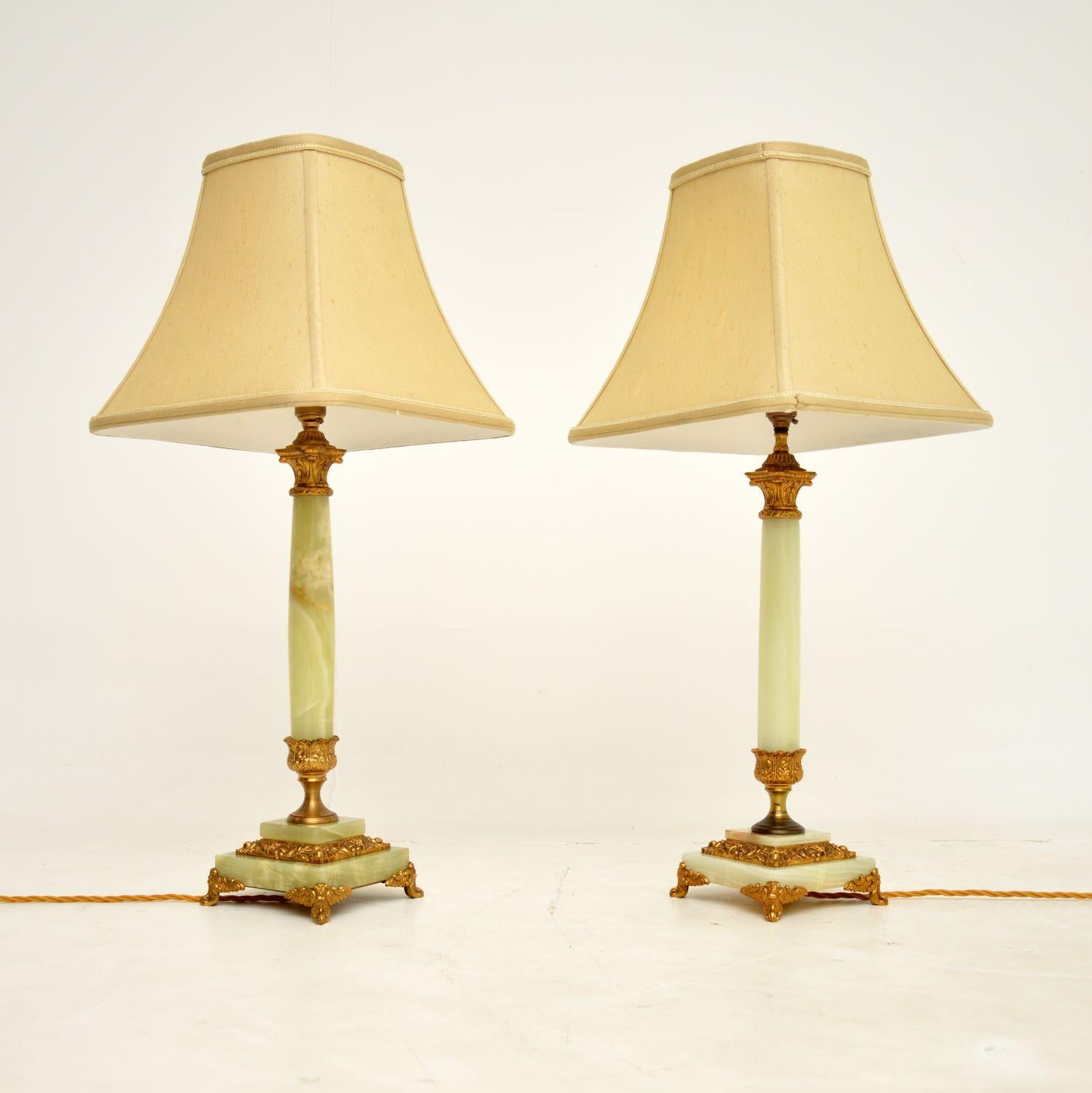 A stunning pair of antique neoclassical style table lamps in onyx and brass. These were made in England, they date from around the 1960’s.

They are of excellent quality and are beautifully made. The onyx is beautiful, with a striking green tone