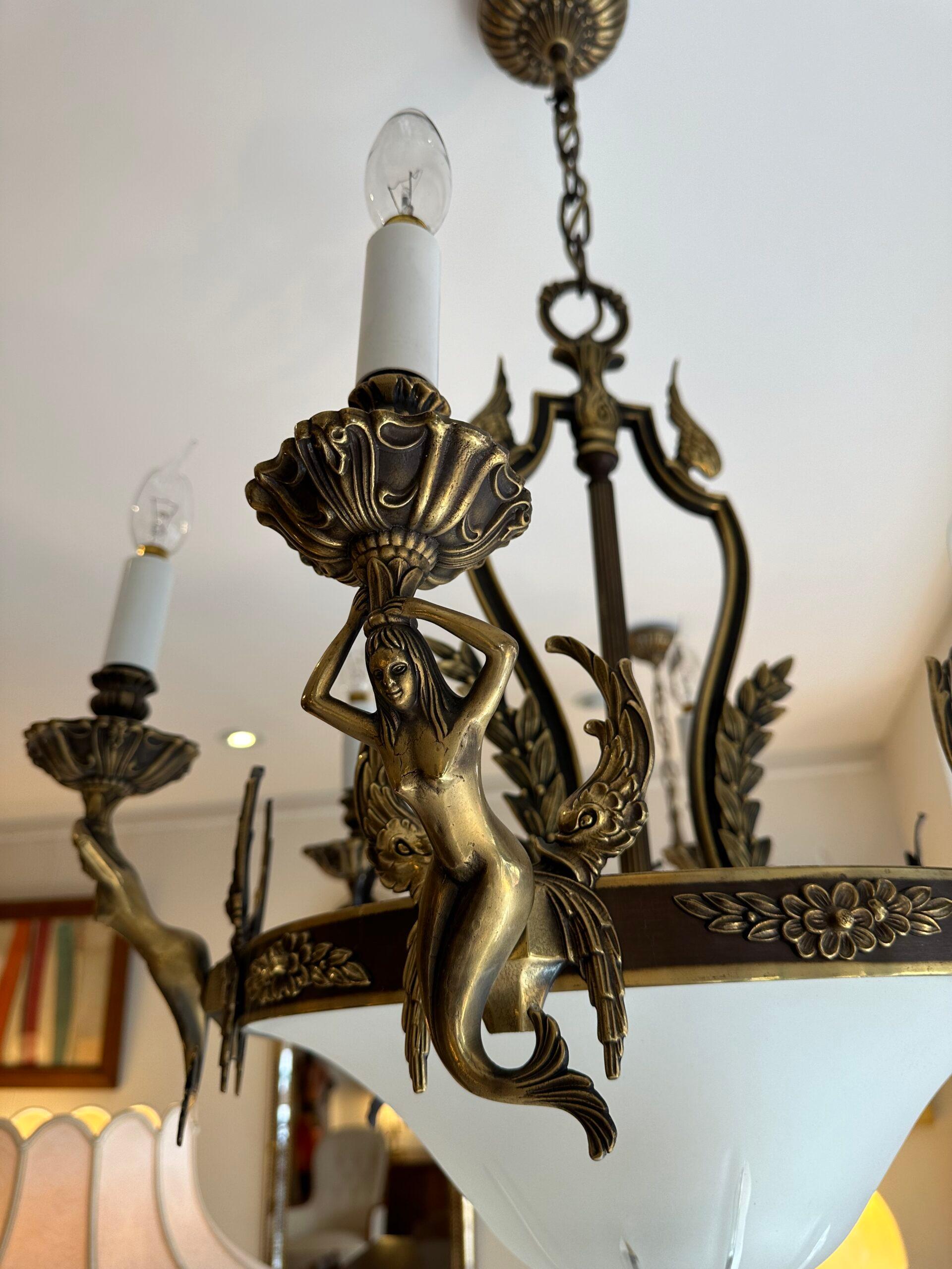 Metà XX secolo Coppia di lampadari antichi in stile neoclassico in vendita
