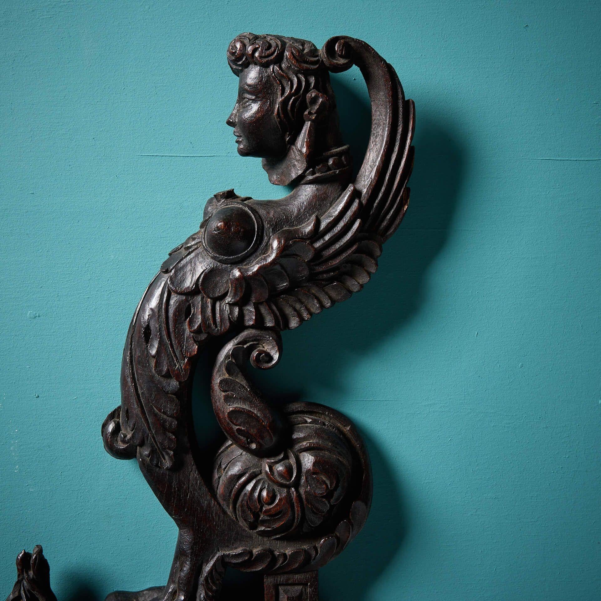 Néoclassique Paire de supports de sphinx anciens en Oak de style néoclassique en vente