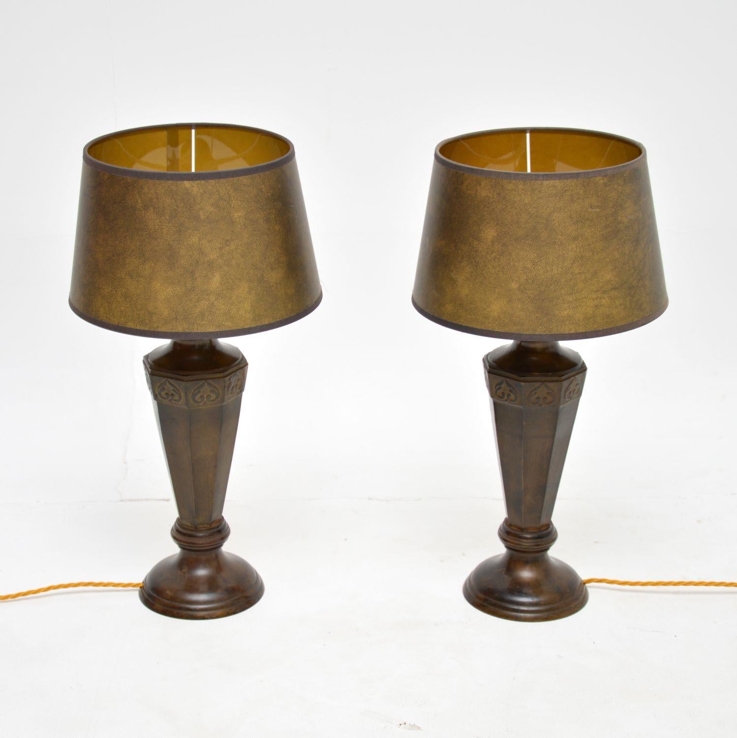 A fantastic pair of vintage table lamps in solid bronze. They are in the antique neoclassical style, and they probably date from around the 1950’s.

The quality is outstanding, they are a lovely size and come with the original shades that compliment