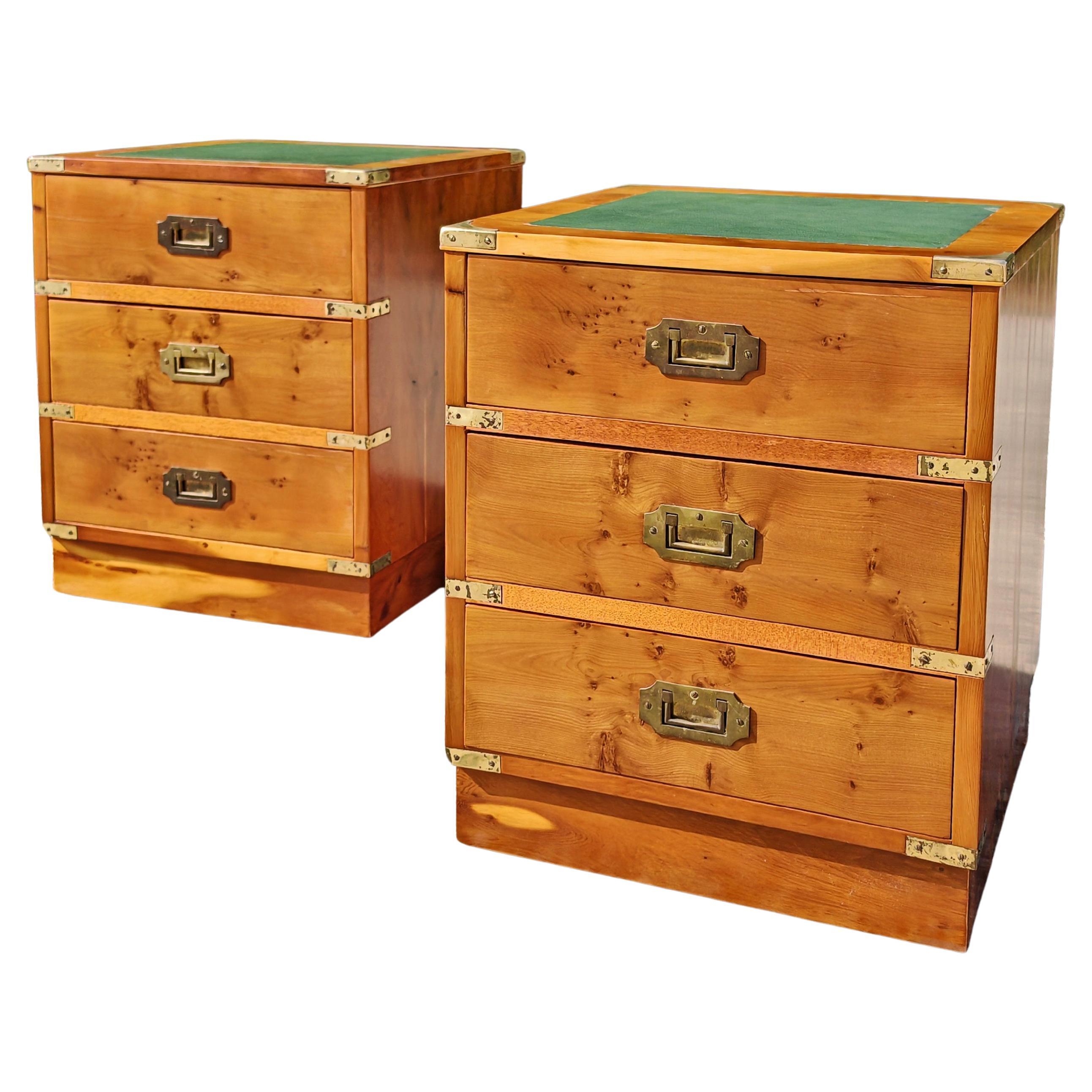 Coppia di Comodini antichi in legno di tasso, pelle e ottone di Doherty Wood in vendita