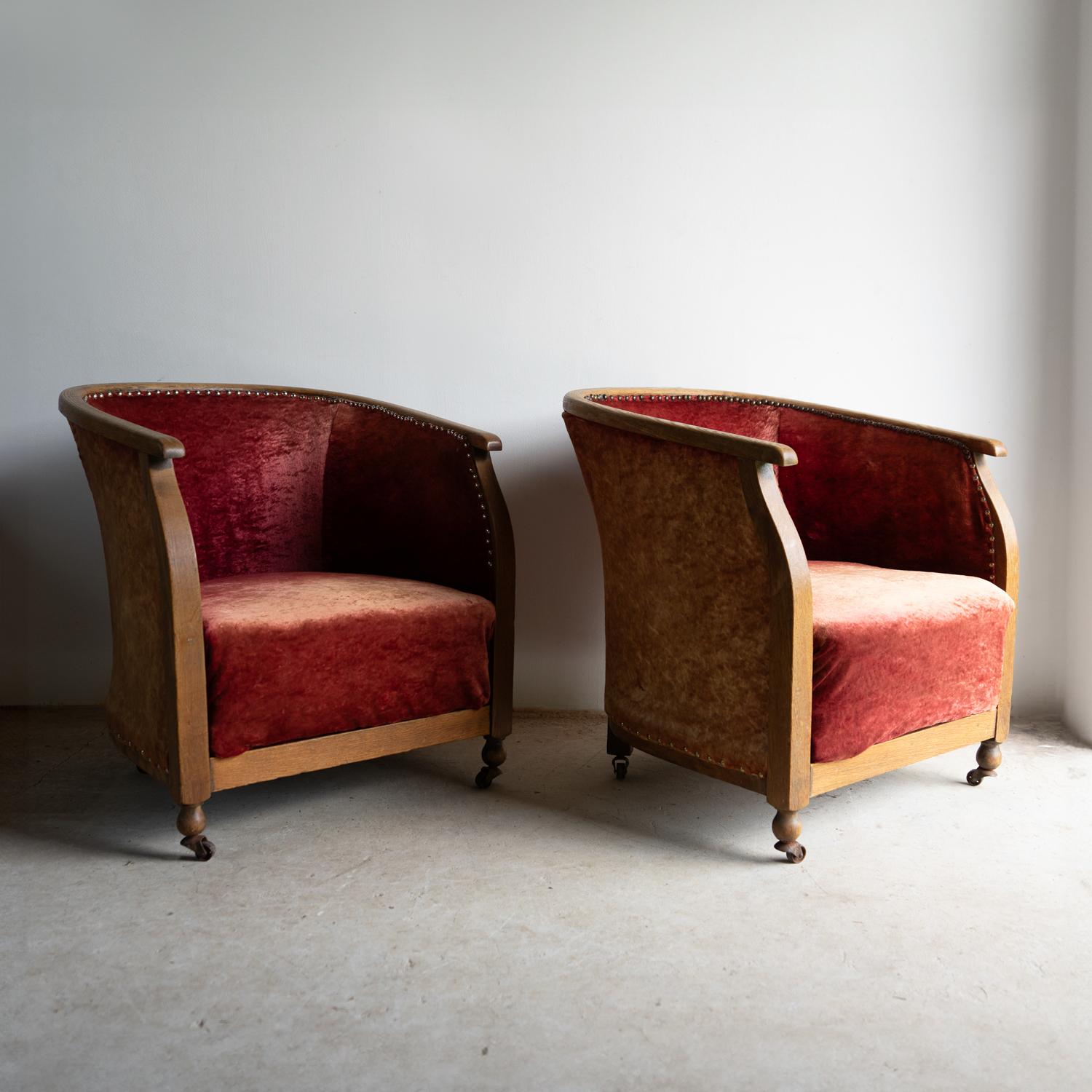 Pair Of Antique Oak And Velvet Bow Backed Tub Chairs, Early 20th Century In Good Condition For Sale In Bristol, GB