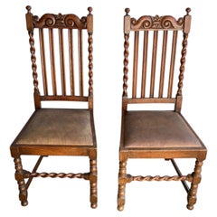 Pareja de sillas de comedor antiguas de roble barley twist de finales de la época victoriana