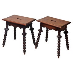 Paire de tabourets anciens en Oak sculptés et tournés vers 1850