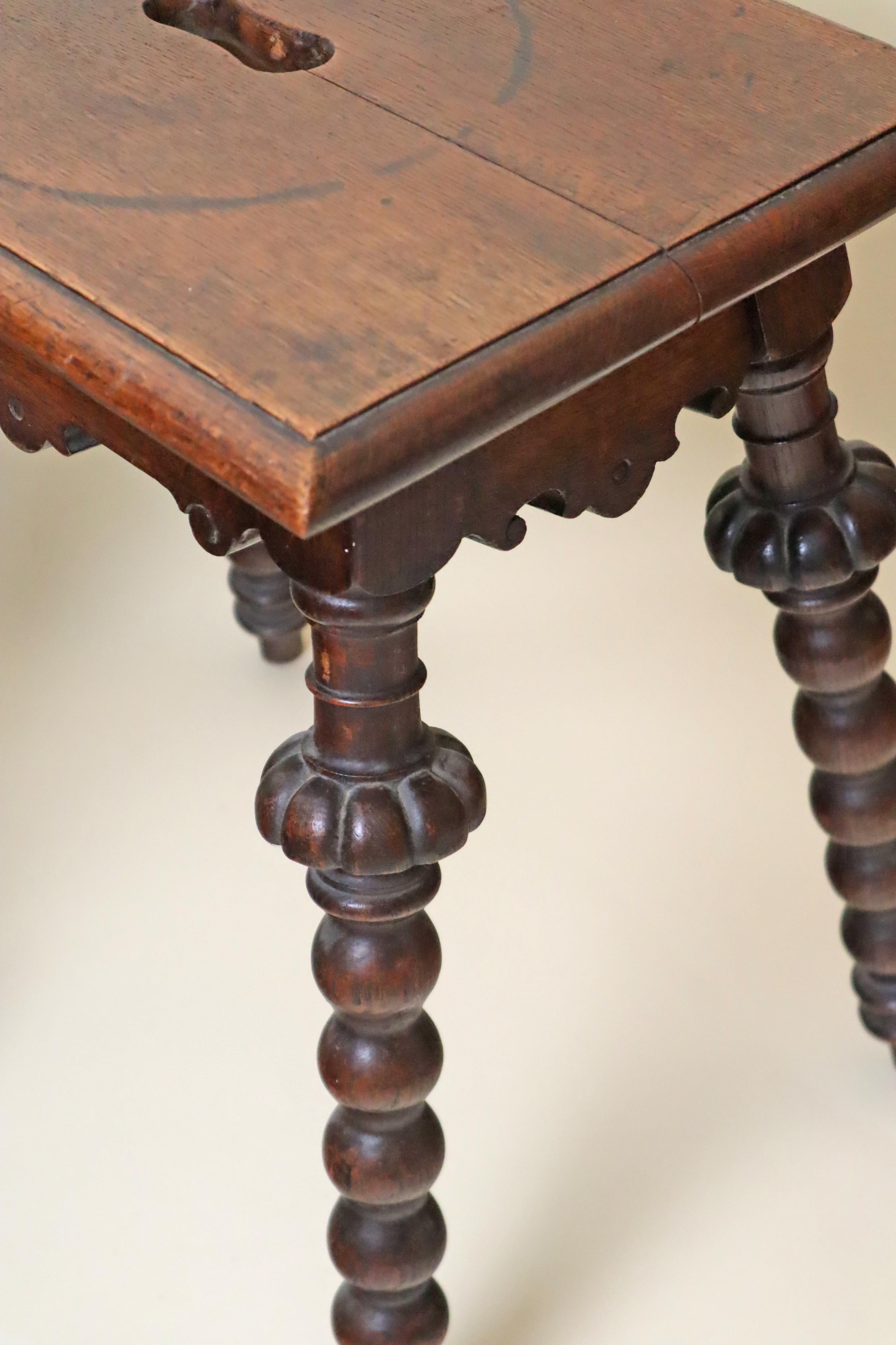 Pair of Antique Oak Stools Carved and Turned Around 1850 In Good Condition For Sale In Hannover, DE