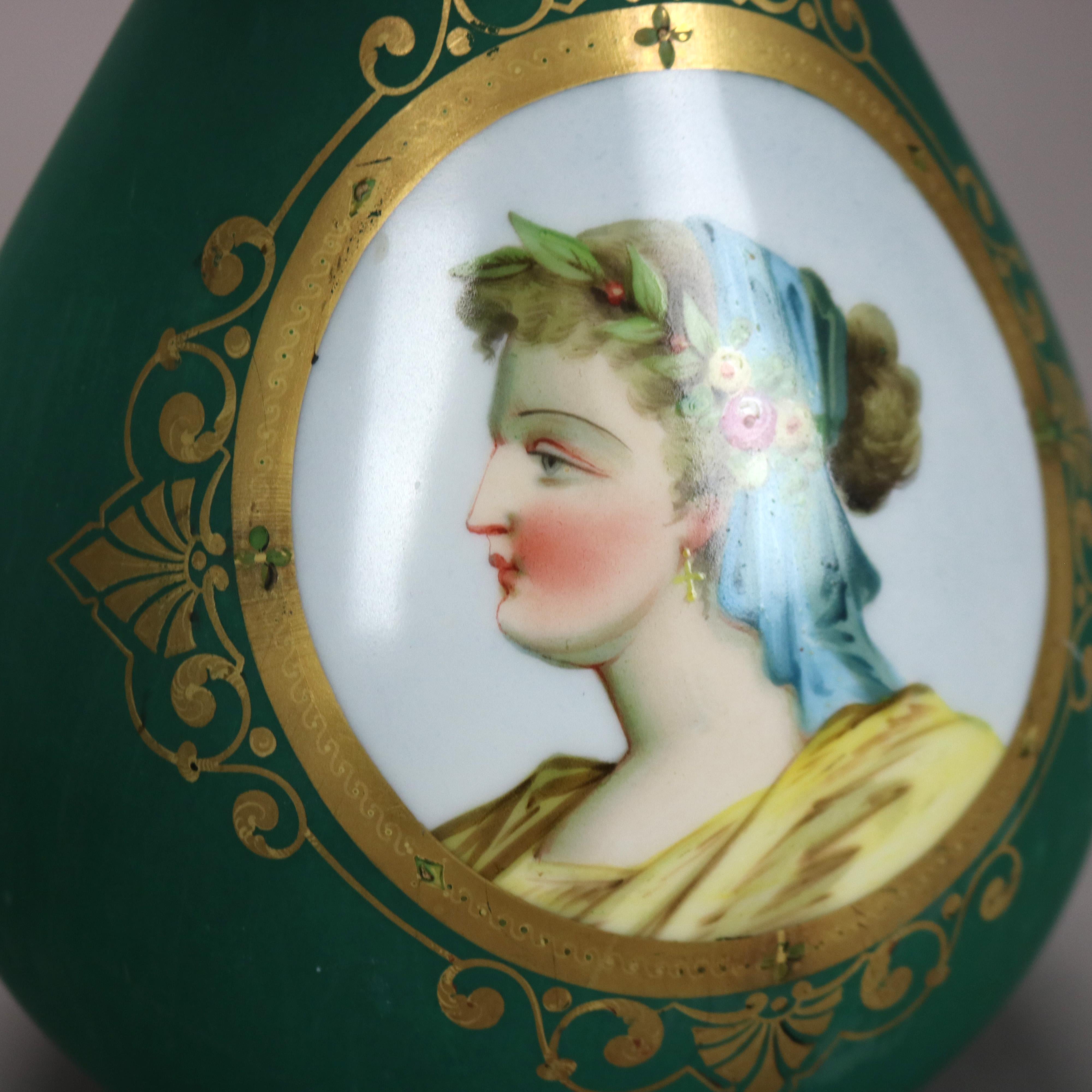 XIXe siècle Paire de vases à portrait en porcelaine dorée et peinte à la main, Old Paris, vers 1890