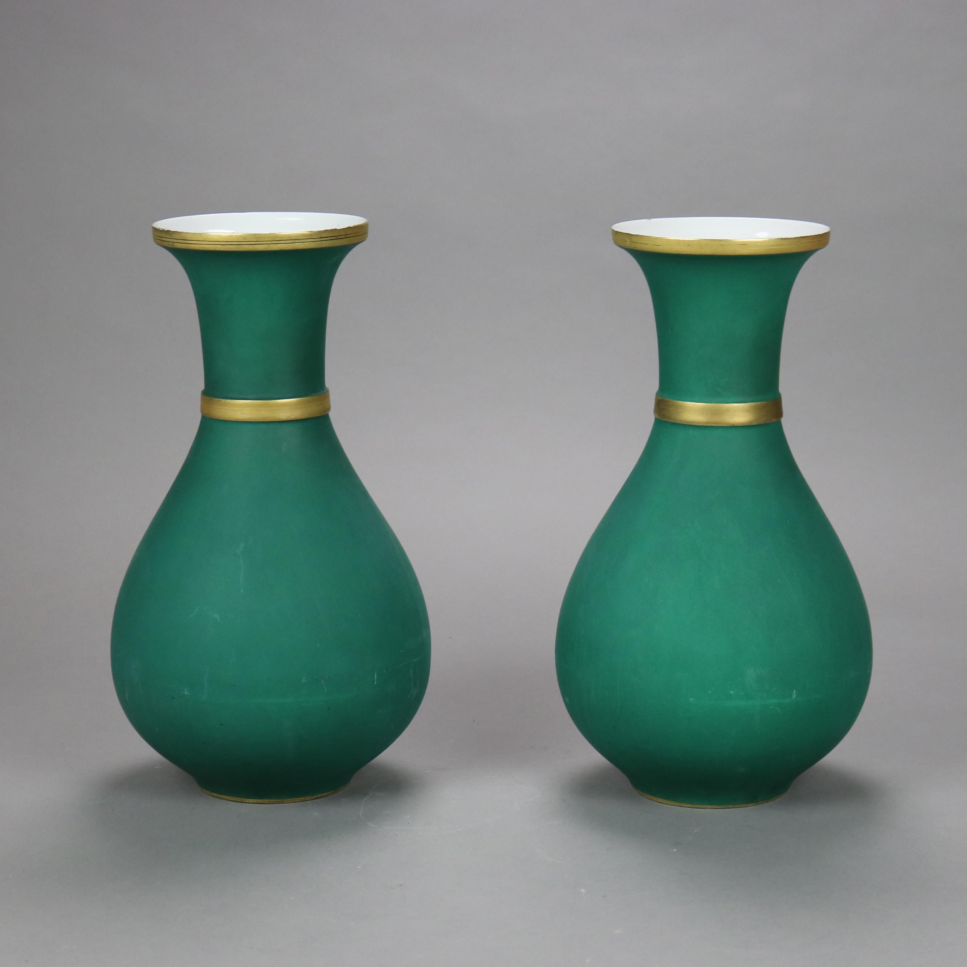 Paire de vases à portrait en porcelaine dorée et peinte à la main, Old Paris, vers 1890 2