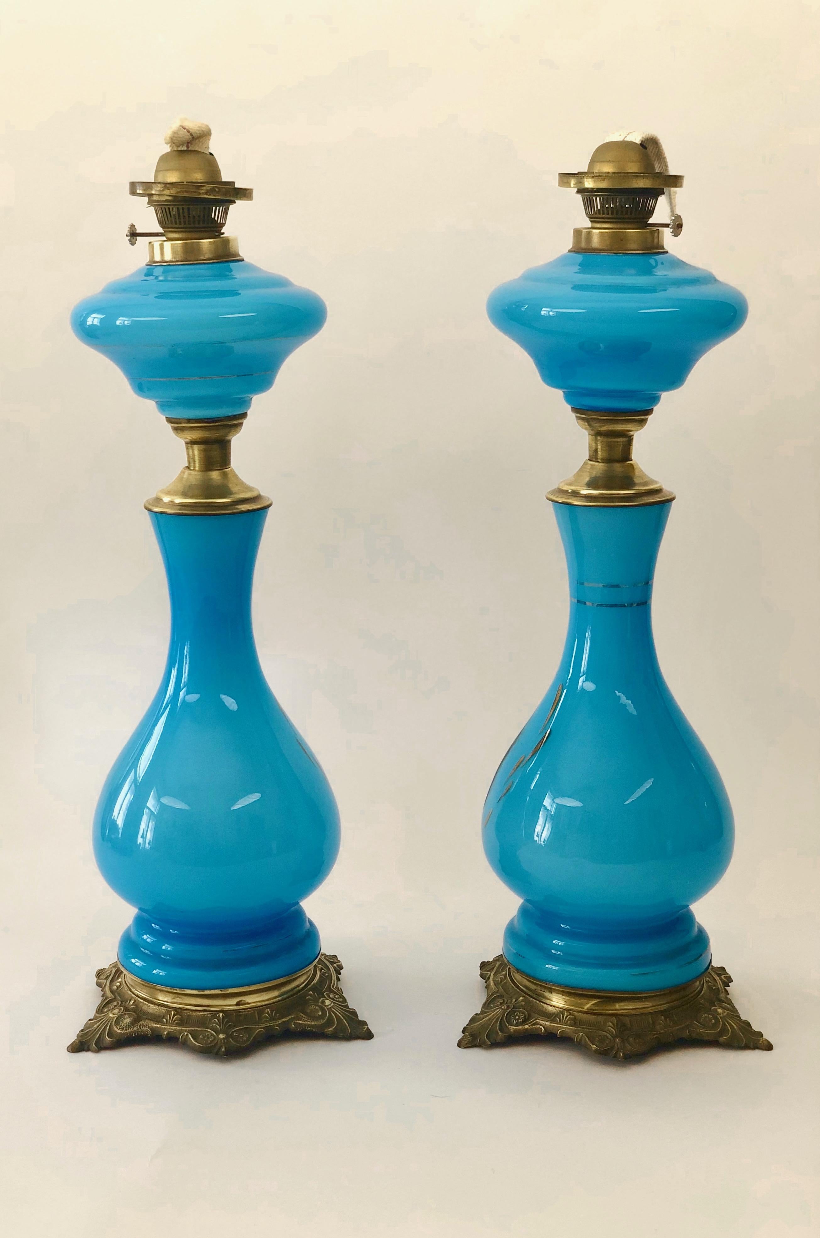 Napoléon III Paire de lampes à huile anciennes en verre opalin, représentant Napoléon et Joséphine, 1890 en vente