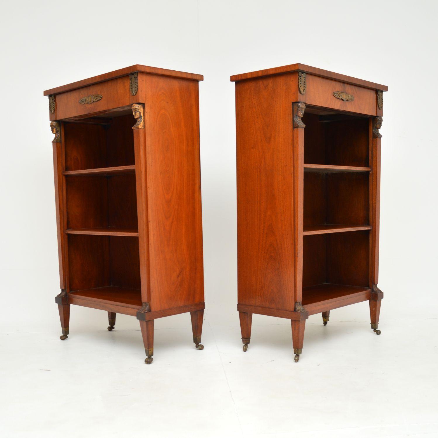 Pair of Antique Open Bookcases In Good Condition In London, GB