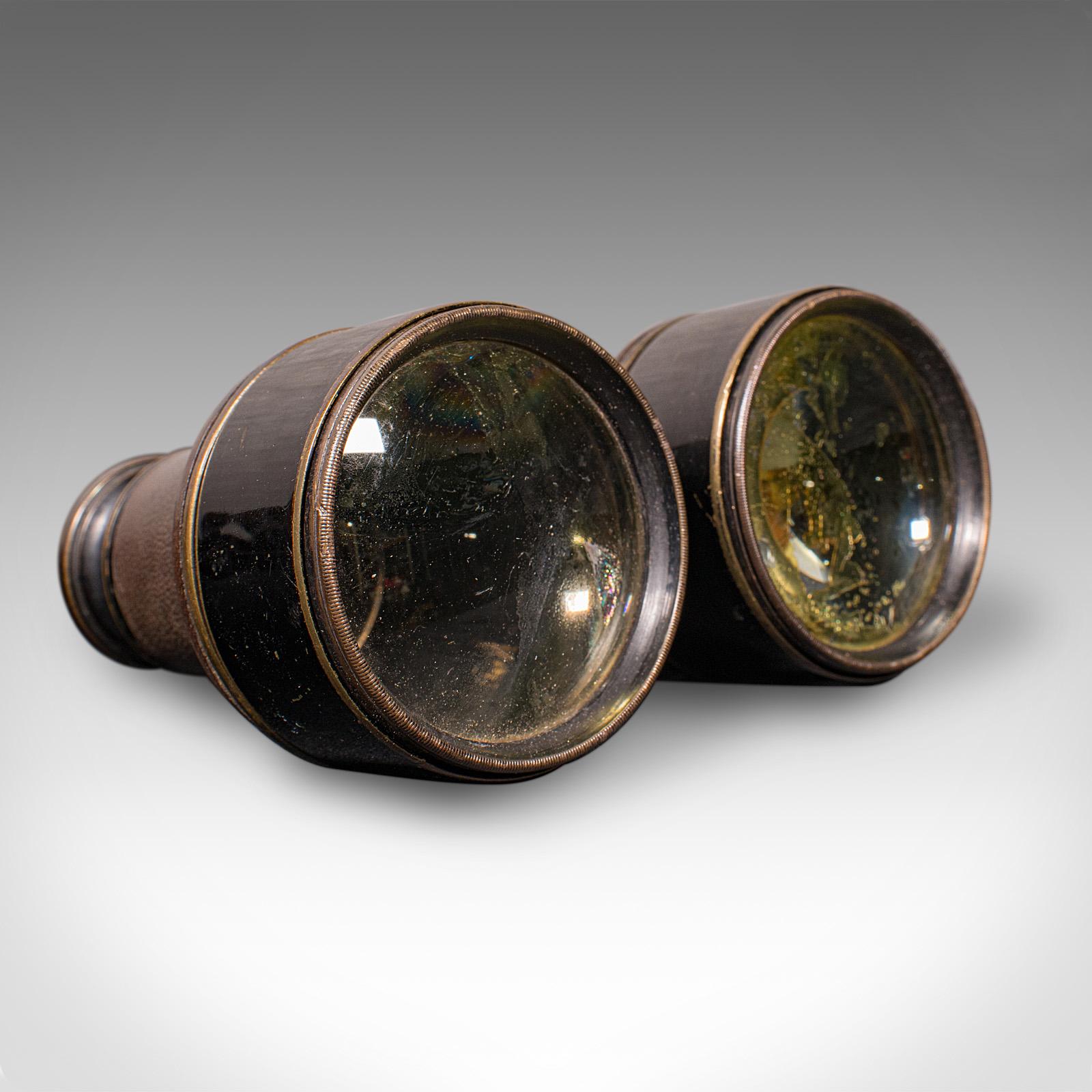 Laiton Paire de lunettes d'opéra anciennes, anglaises, cuir, laiton, binoculaires, Ross London en vente