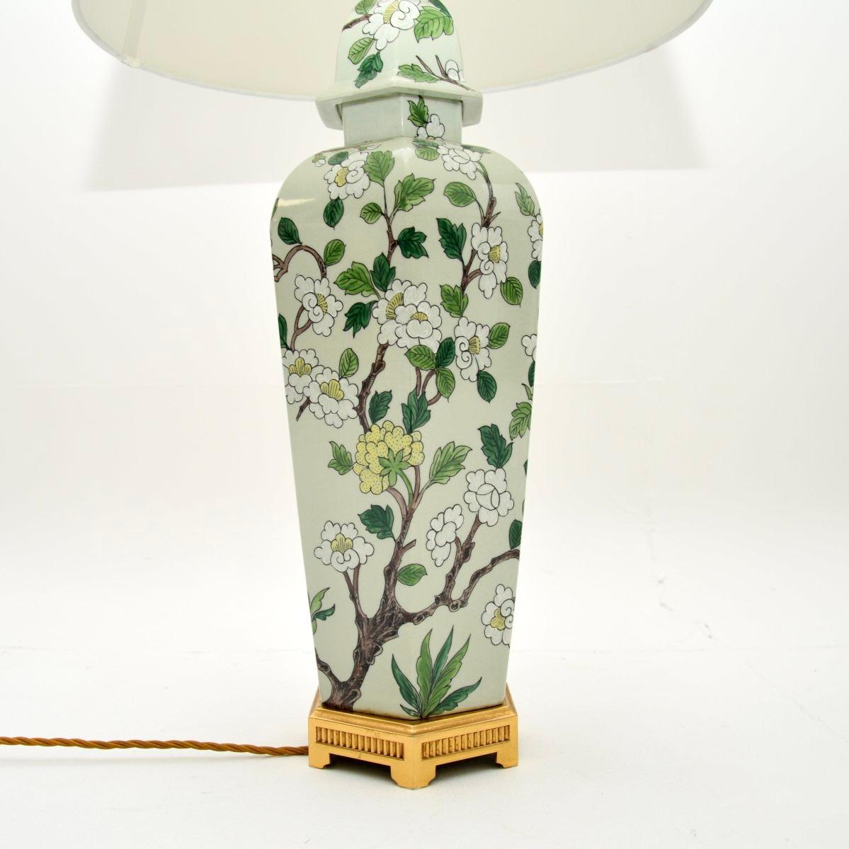 Britannique Paire de lampes de table anciennes en céramique de style oriental en vente