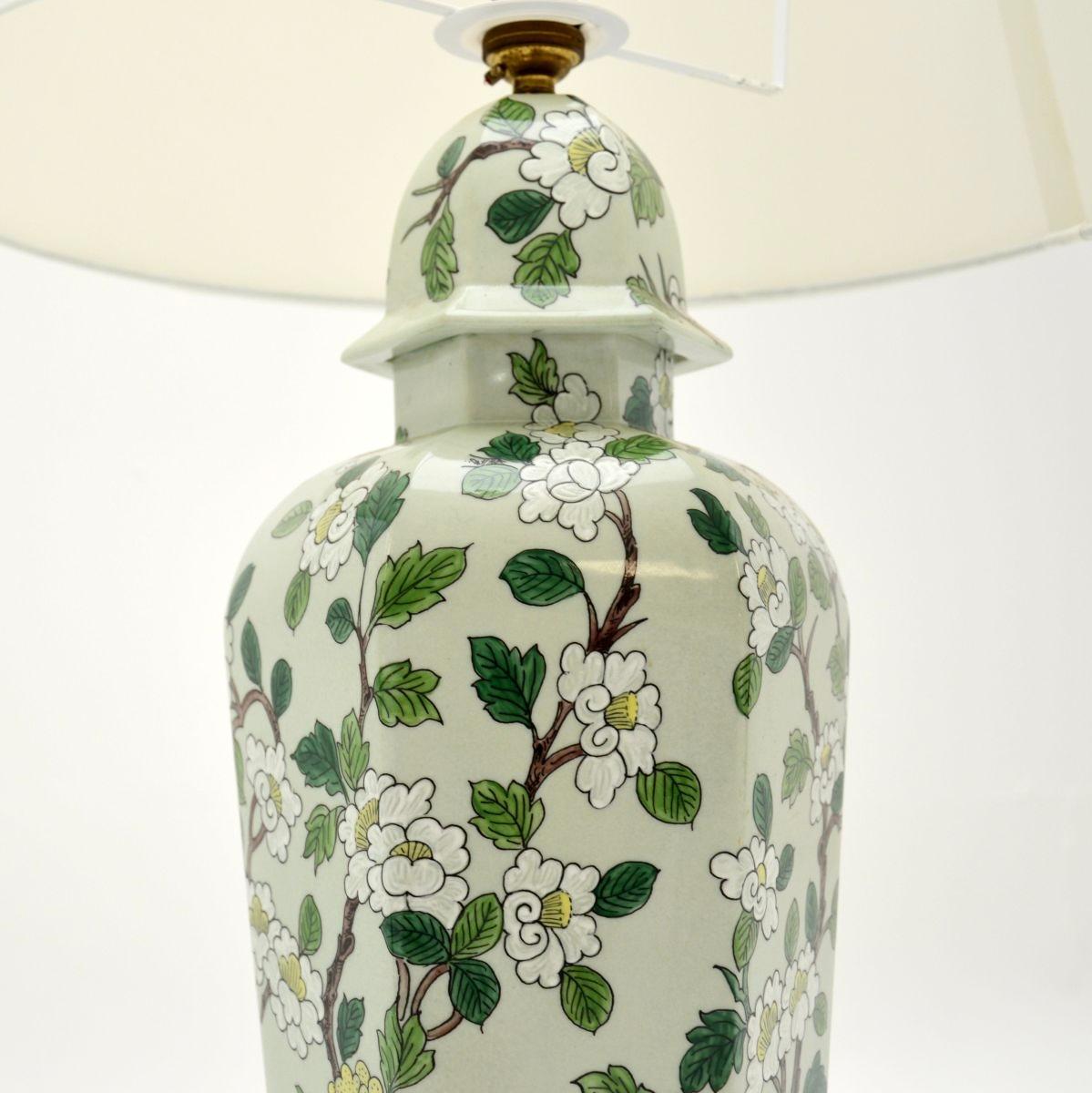 Paire de lampes de table anciennes en céramique de style oriental en vente 1