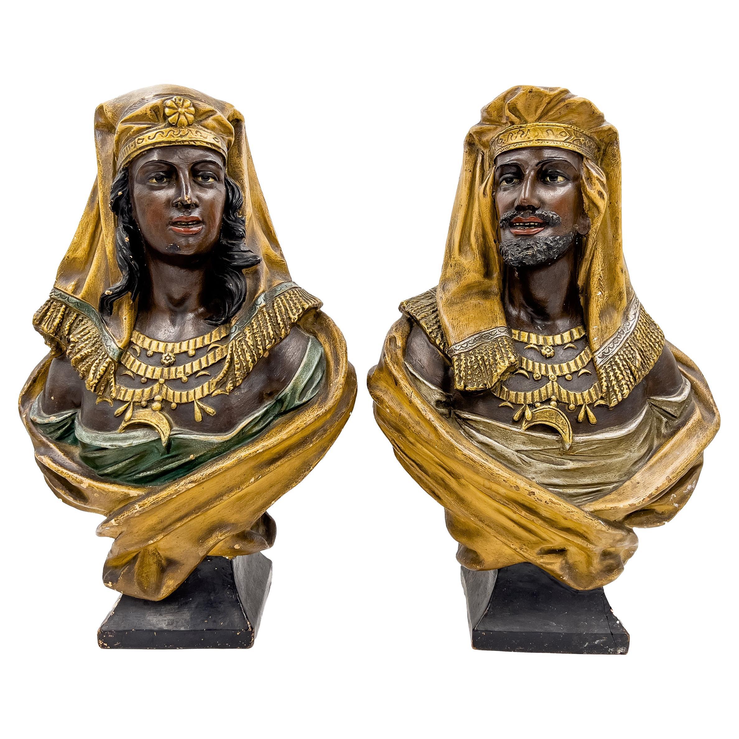 Paire d'anciens bustes orientalistes en terre cuite en vente