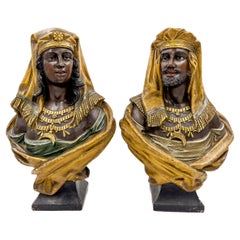Paire d'anciens bustes orientalistes en terre cuite