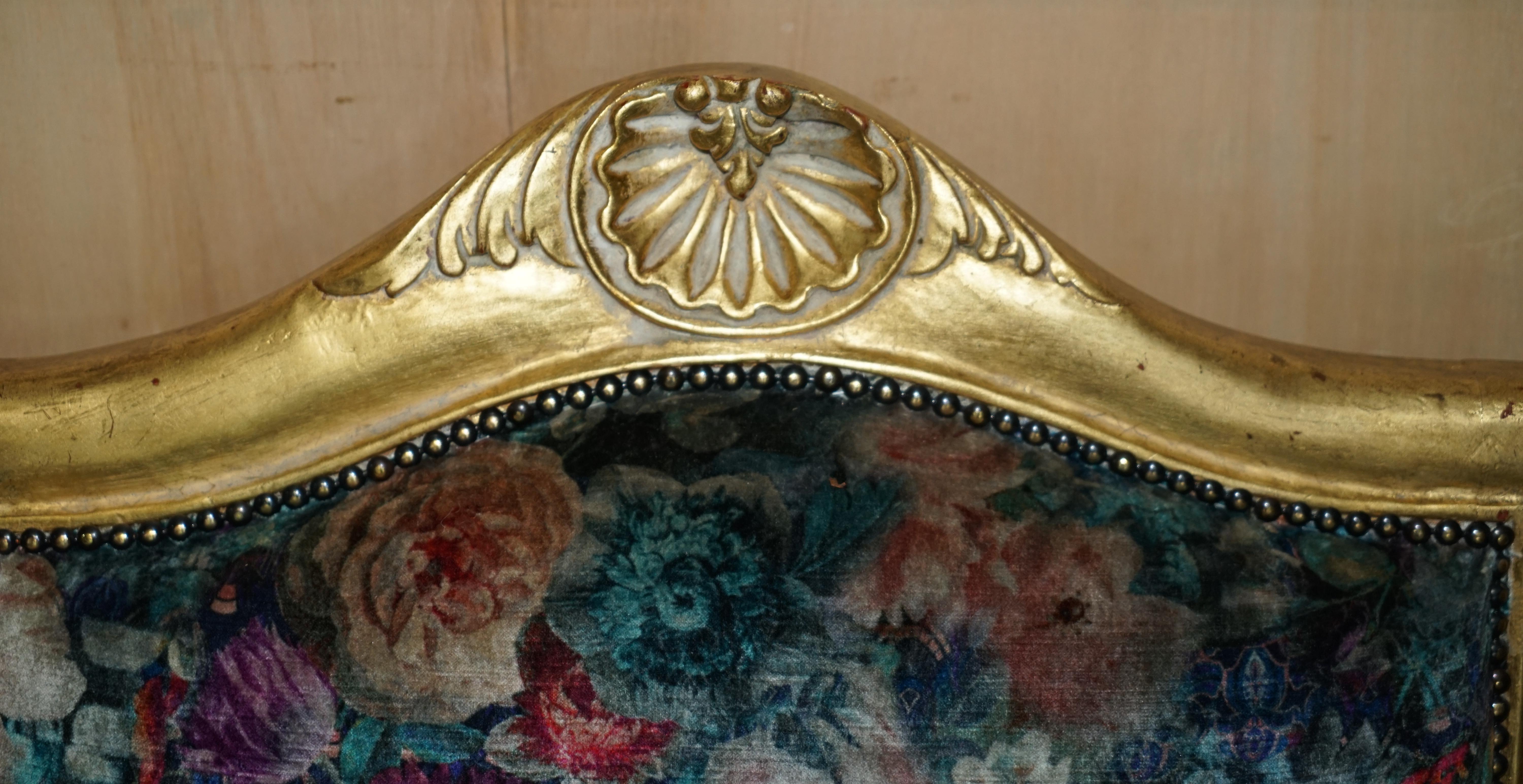 XIXe siècle Paire de fauteuils français d'origine Louis XV encadrés en bois doré en vente