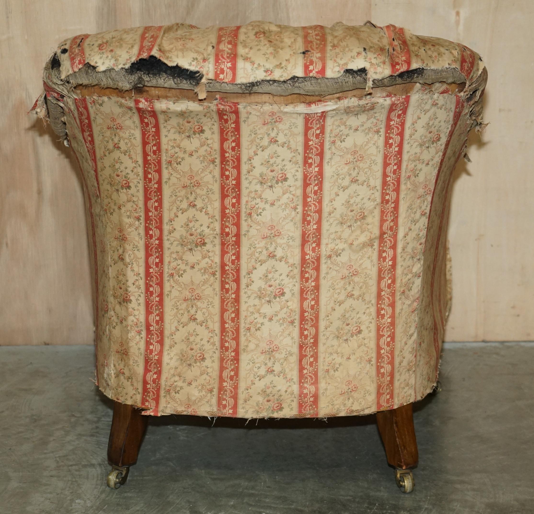 Paar antike Chesterfield-Sessel mit originalem Inlett-Stoff von Howard & Son''s im Angebot 1
