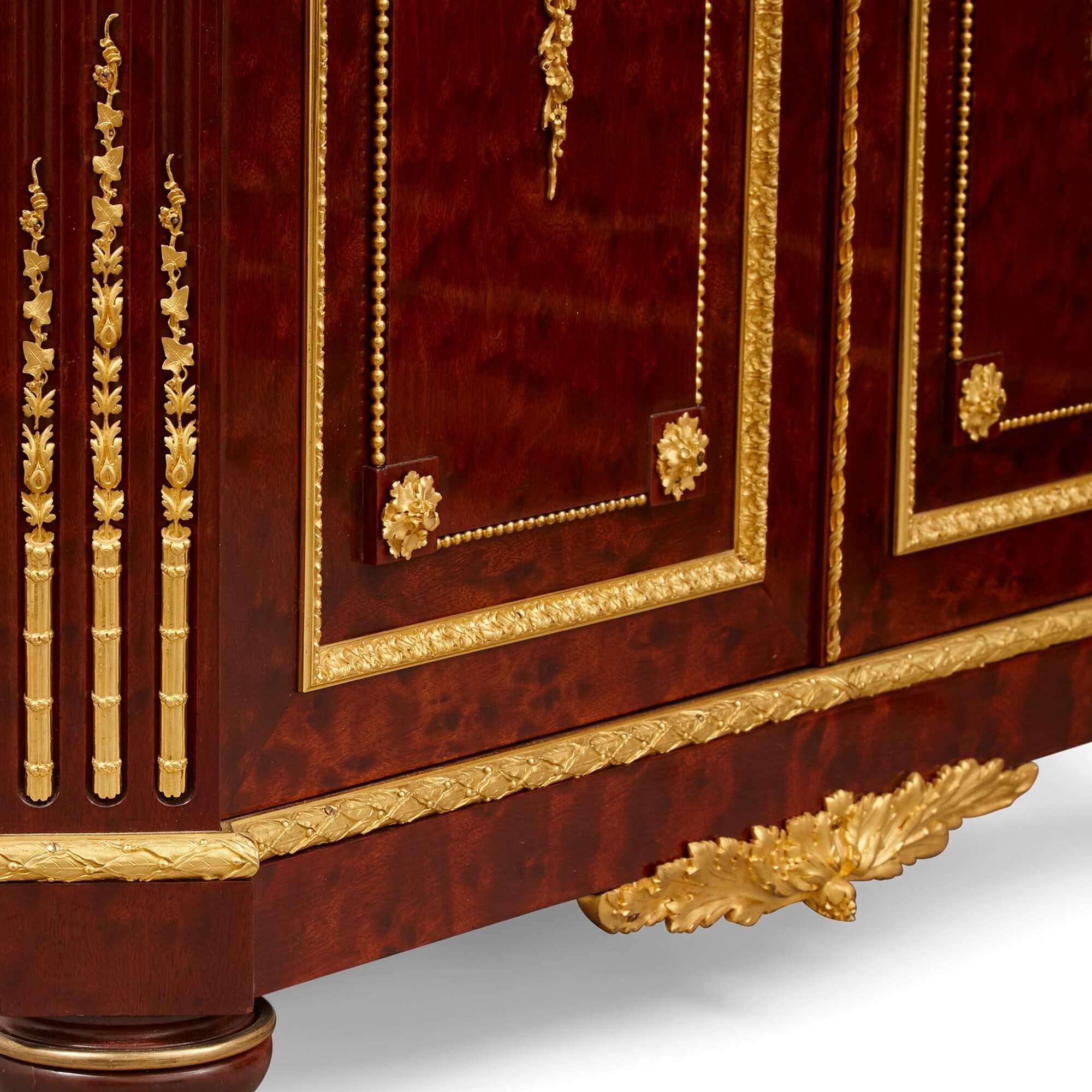 Pair of Antique Ormolu Mounted and Mahogany Corner Cabinets by Grohé Frères In Good Condition For Sale In London, GB