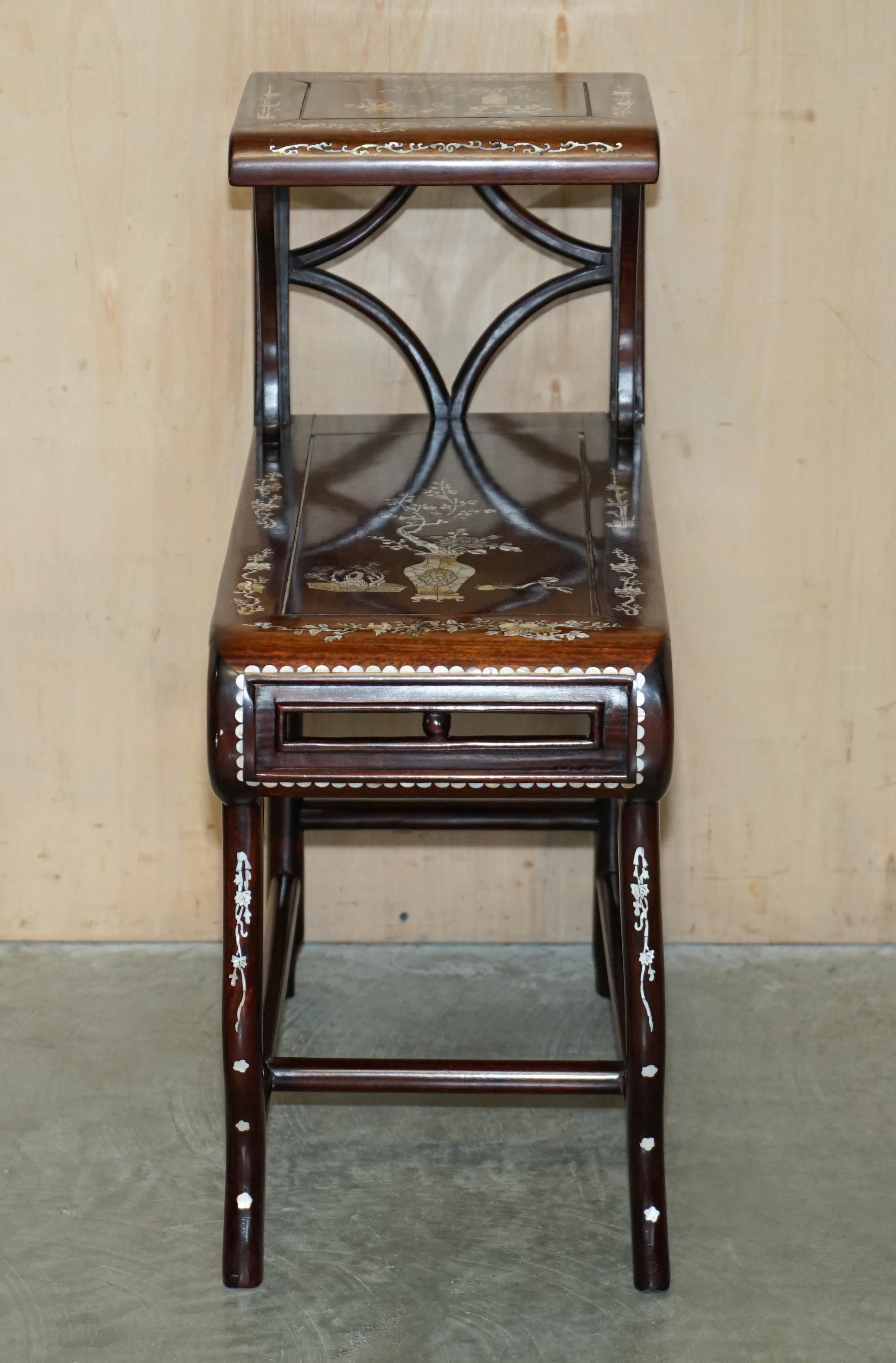 Pair of Antique Padauk & Mother of Pearl Reclined Plantation Armchairs & Table For Sale 9