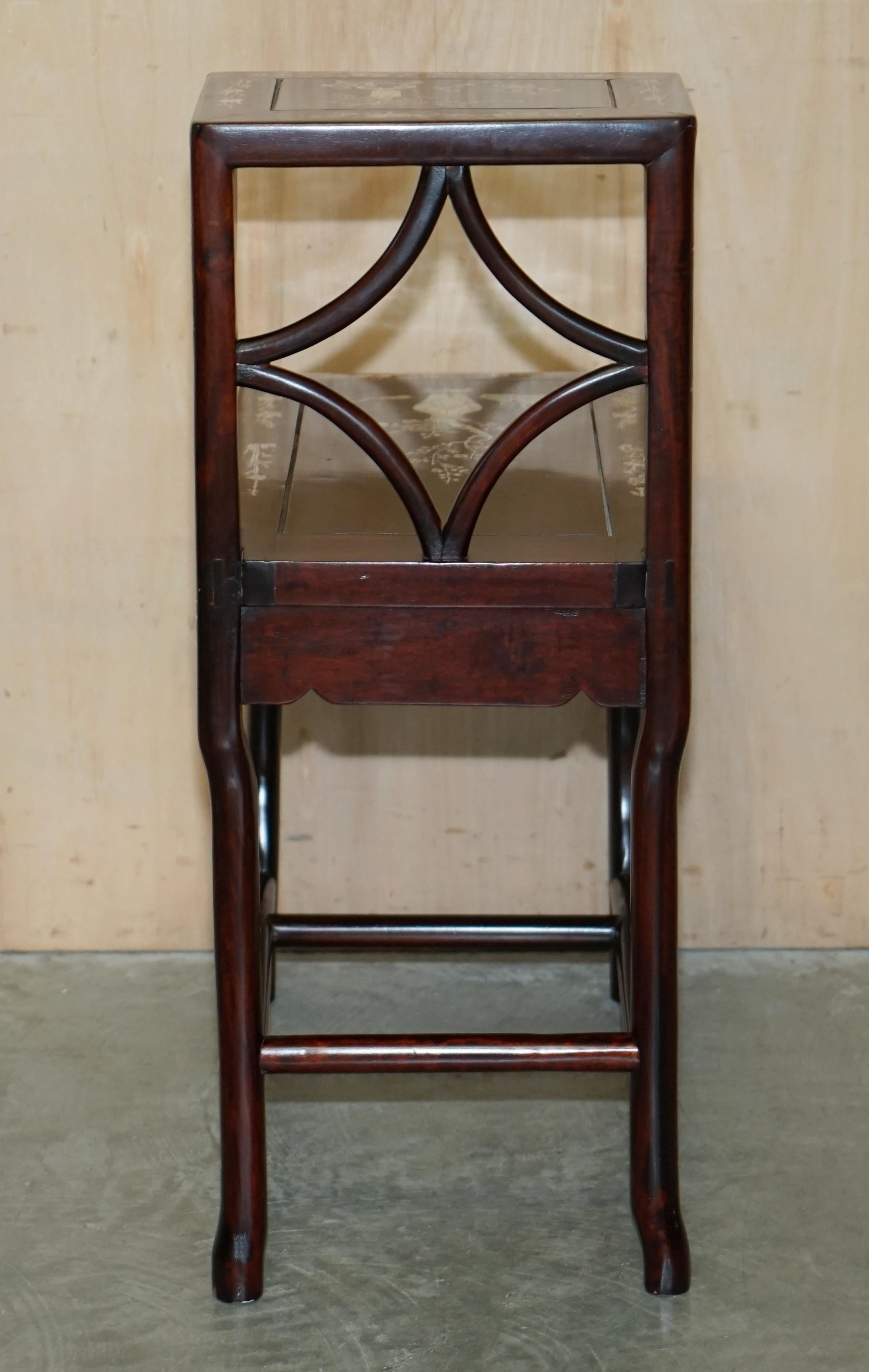 Pair of Antique Padauk & Mother of Pearl Reclined Plantation Armchairs & Table For Sale 13