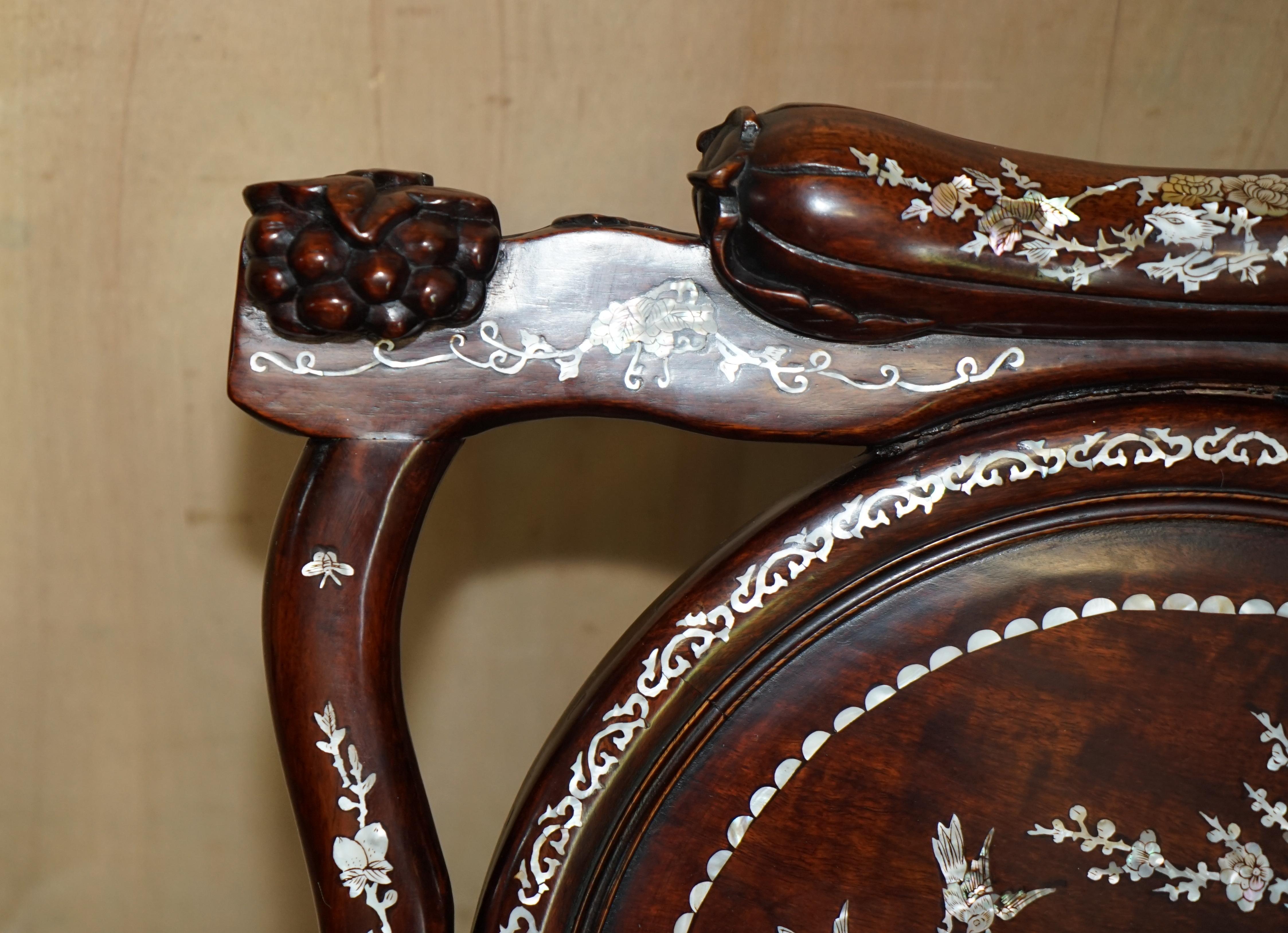 19th Century Pair of Antique Padauk & Mother of Pearl Reclined Plantation Armchairs & Table For Sale