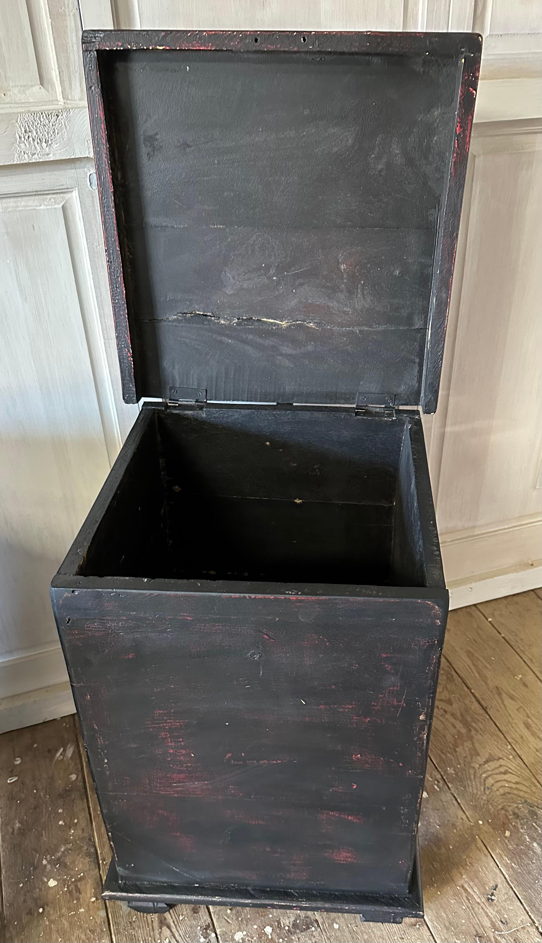 Pair of Antique Painted Chinese Side Tables or Small Blanket Chests In Good Condition For Sale In Sheffield, MA