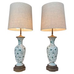 Paar antike bemalte French Opaline Glaslampen