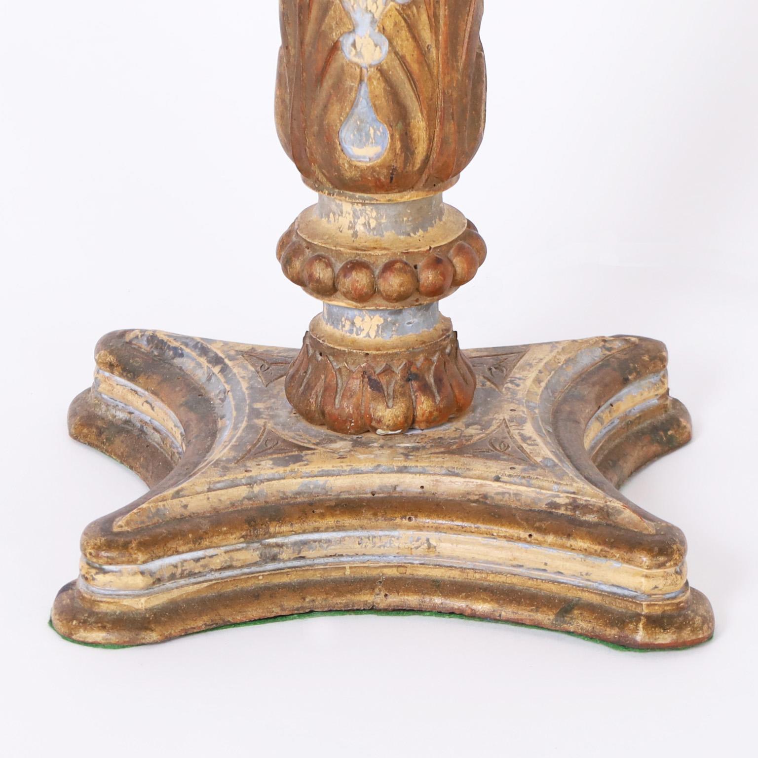 Paar antik bemalte italienische geschnitzte Holz-Tischlampen (19. Jahrhundert) im Angebot