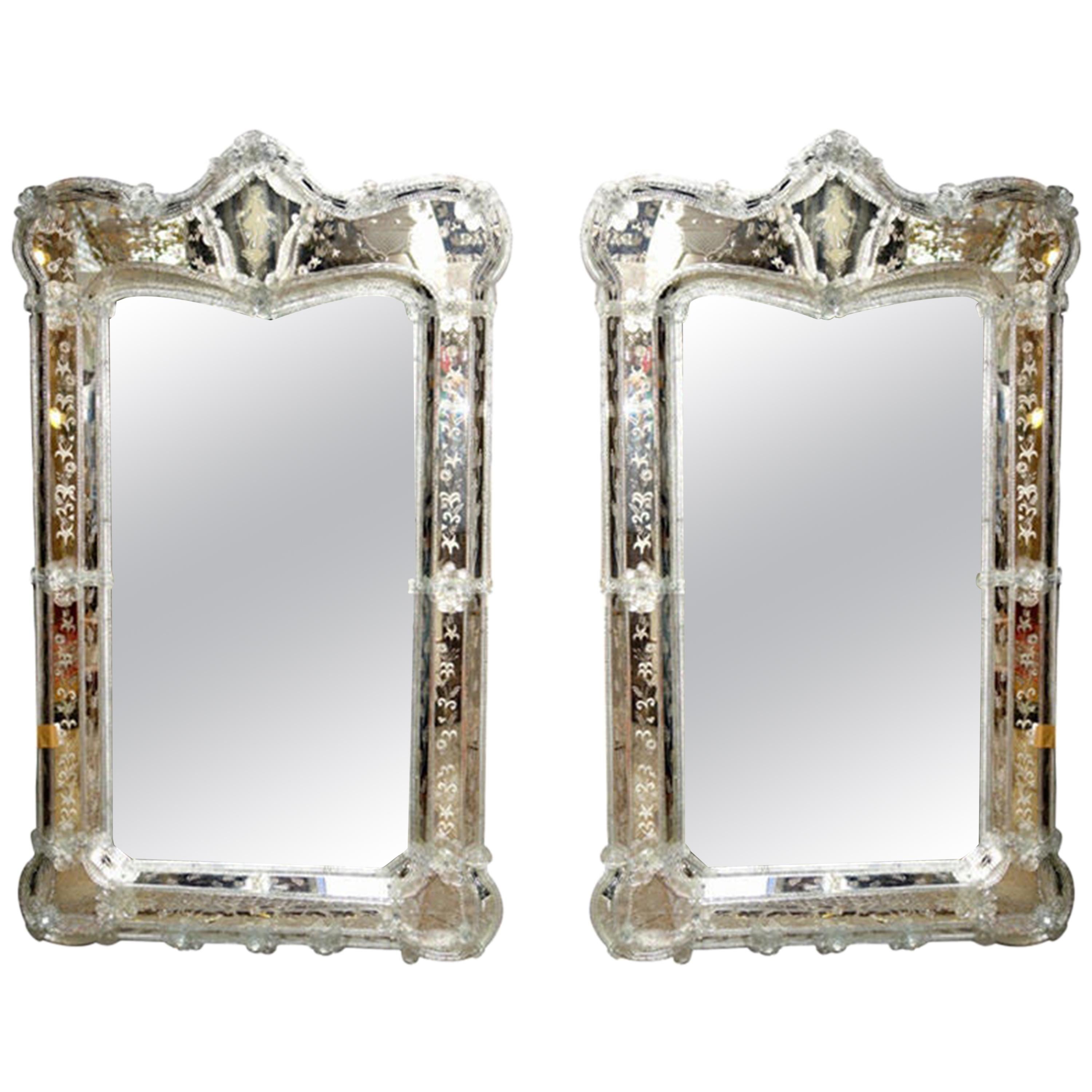 Paire de miroirs vénitiens palatiaux anciens en vente