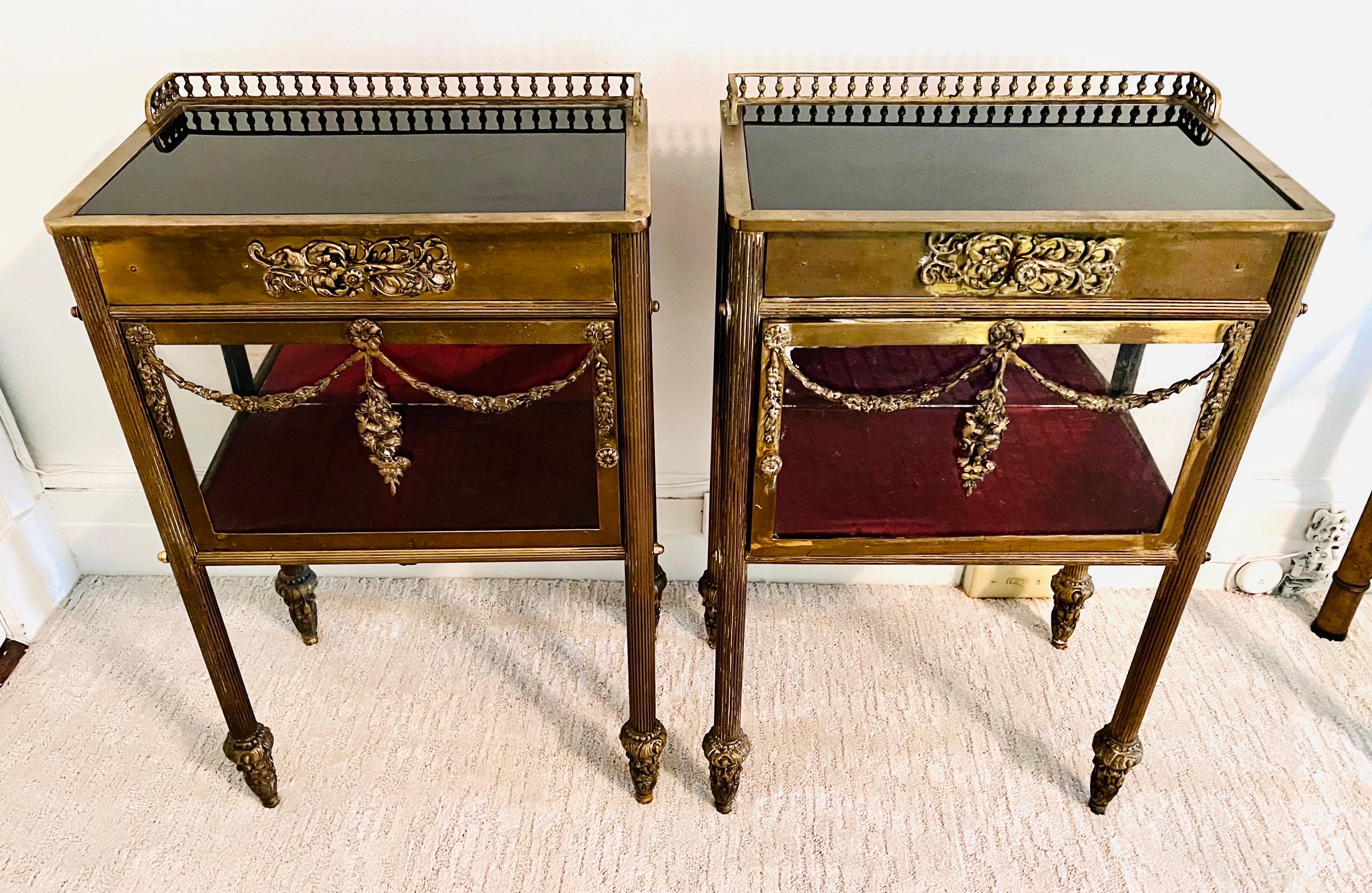 French Pair of Antique Patinated Brass and Glass Vitrine Nightstands For Sale