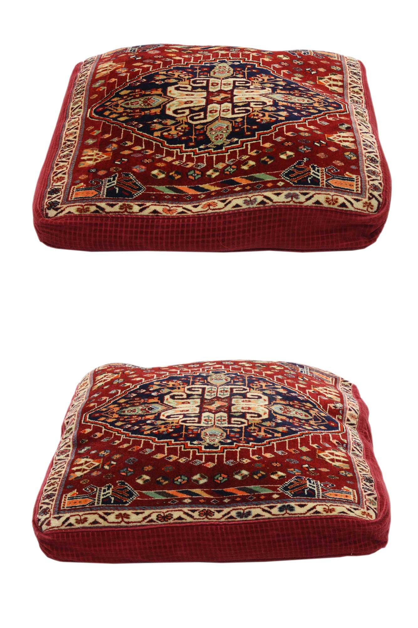 Noué à la main Paire de coussins de sol persans anciens Poshti en vente