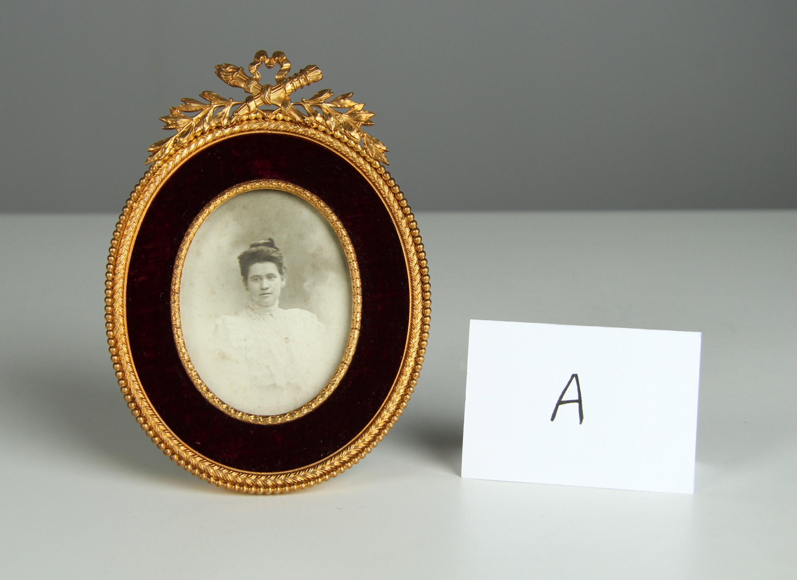 Paire de cadres anciens, velours rouge bordeaux, France, années 1880, 5 x 7 cm en vente 1