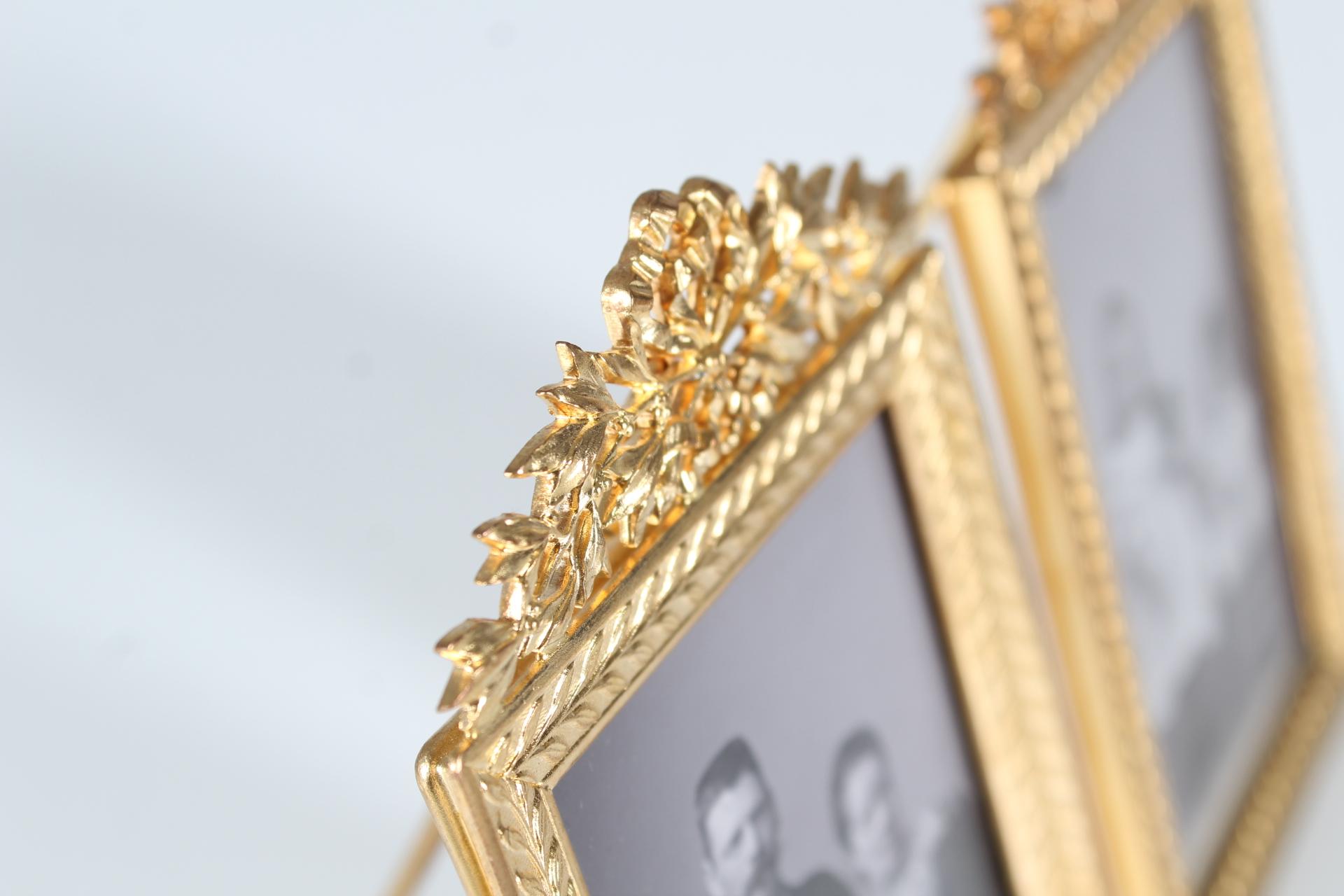 Beautiful pair of antique picture frames.
France, around 1880, with photographs of the time.
Picture Size of each frame: 9 x 5 cm.