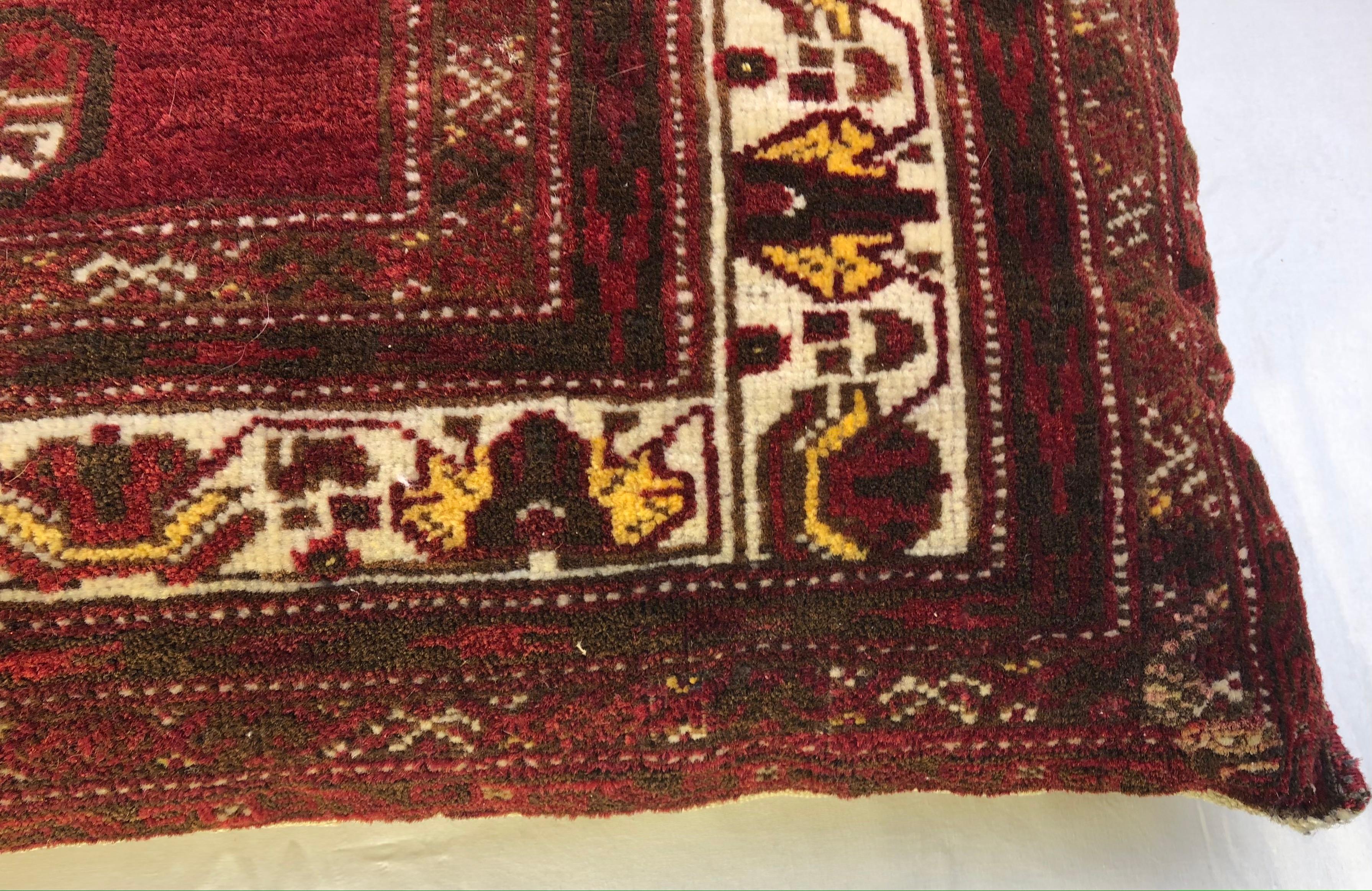 Paar antike Kissen aus Vintage-Teppichfragment (Afghanisch) im Angebot
