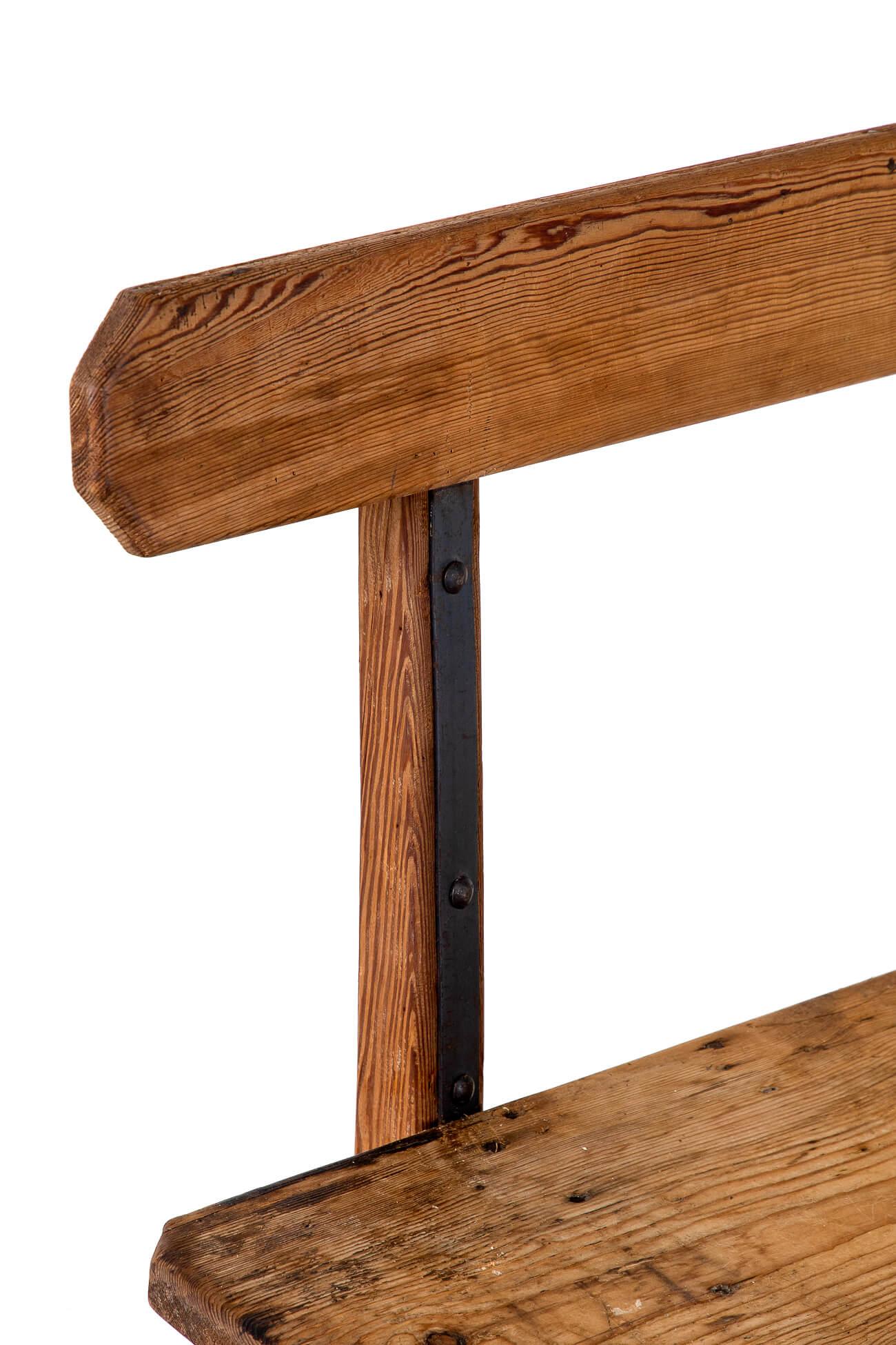 Paire de bancs anciens en pin en vente 4