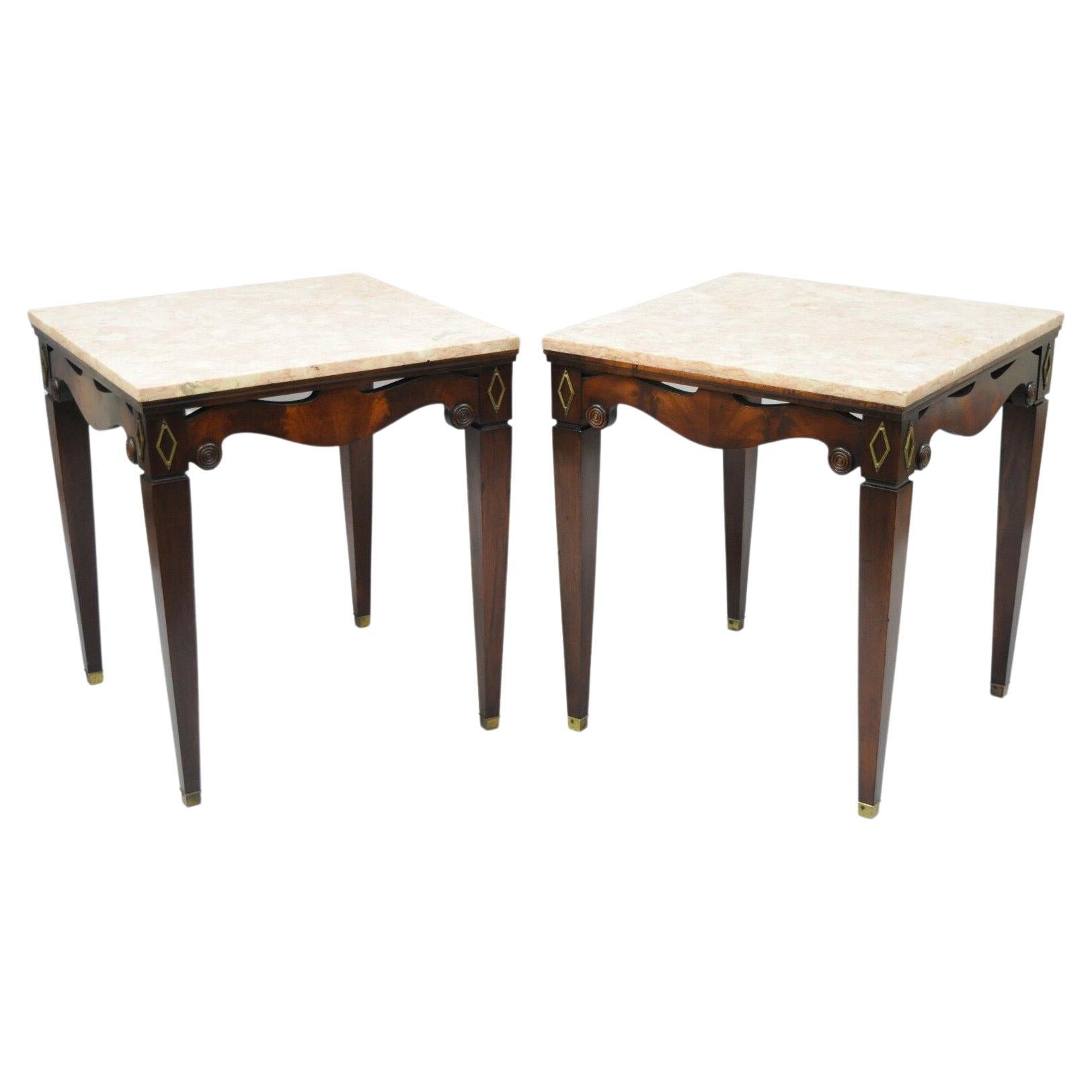 Paire d'anciennes tables d'appoint carrées en acajou avec plateau en marbre rose de l'époque Weiman