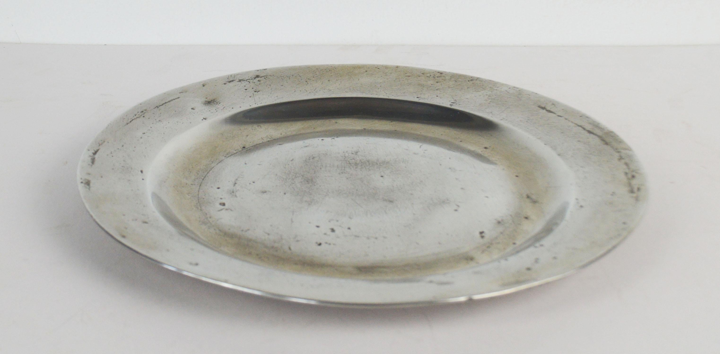 Paire d'assiettes anciennes en étain poli, Angleterre, 18ème siècle 3