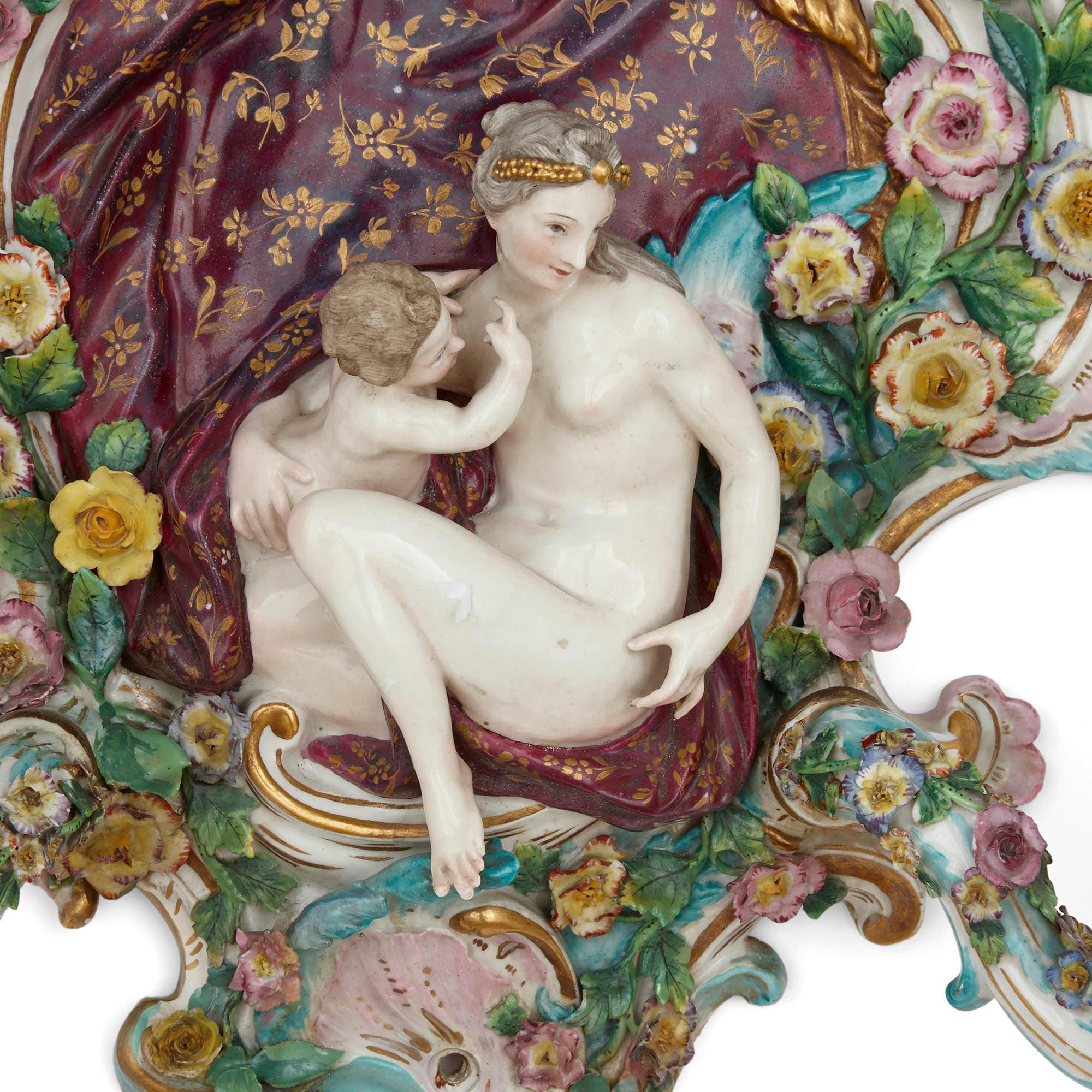 Pareja de candelabros antiguos de porcelana de Meissen en Bueno estado para la venta en London, GB