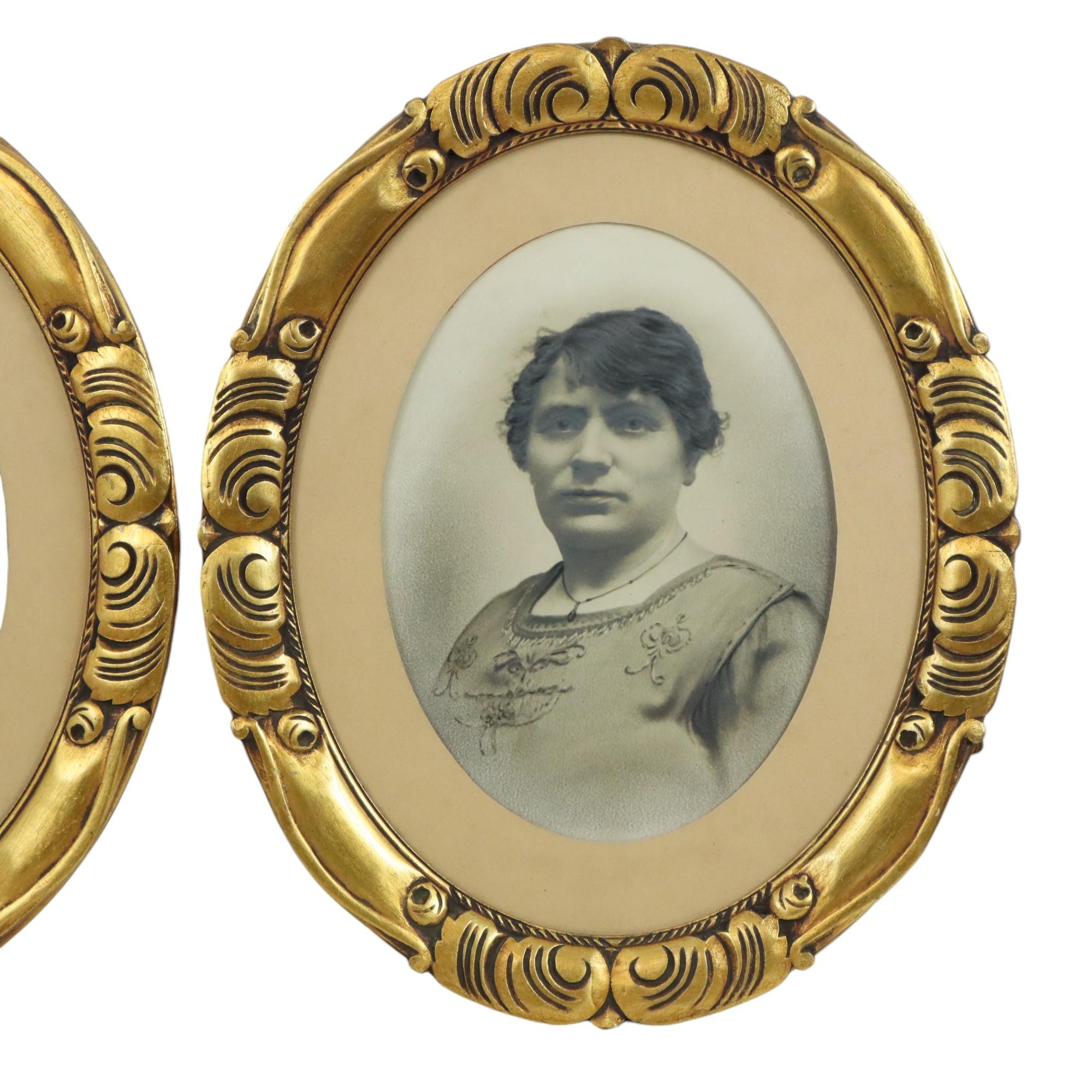Pareja de Retratos Antiguos Marcos Ovalados Pan de Oro ca 1900 Art Nouveau en venta