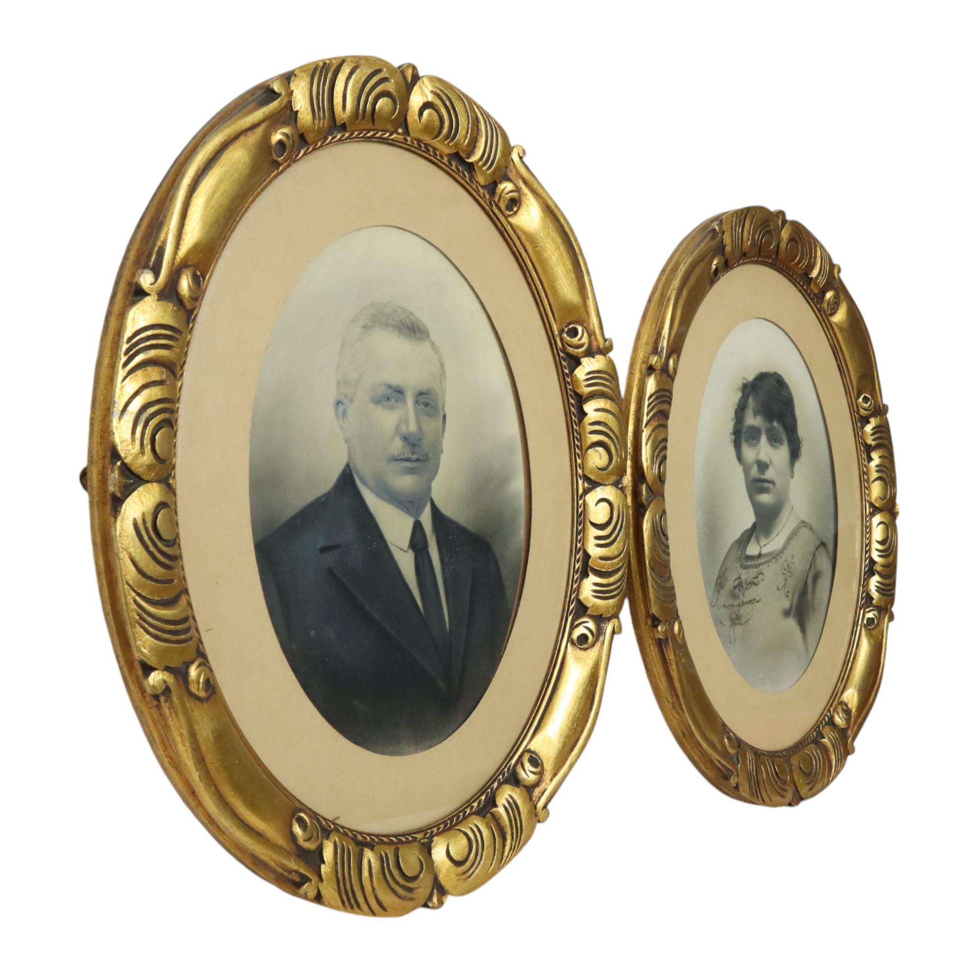 Pareja de Retratos Antiguos Marcos Ovalados Pan de Oro ca 1900 en Bueno estado para la venta en Poperinge, BE