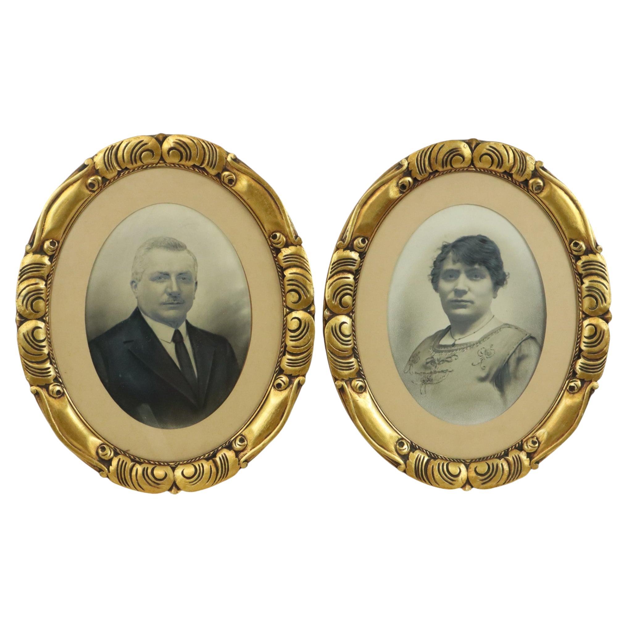 Pareja de Retratos Antiguos Marcos Ovalados Pan de Oro ca 1900 en venta