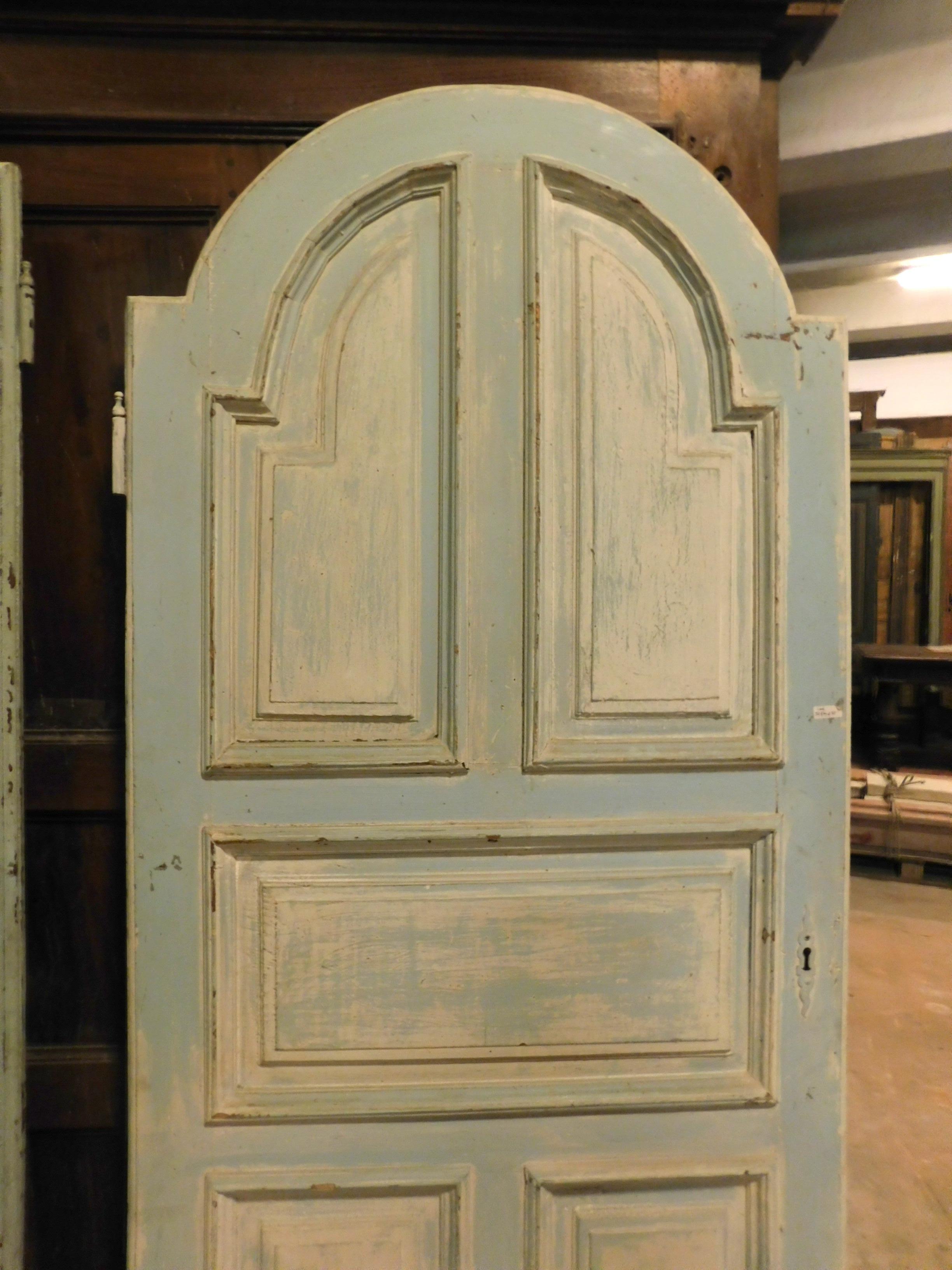 Paar antike provenzalische Türen, blau geschnitzt/bemalt, Frankreich, Ende 19. (Handgeschnitzt) im Angebot