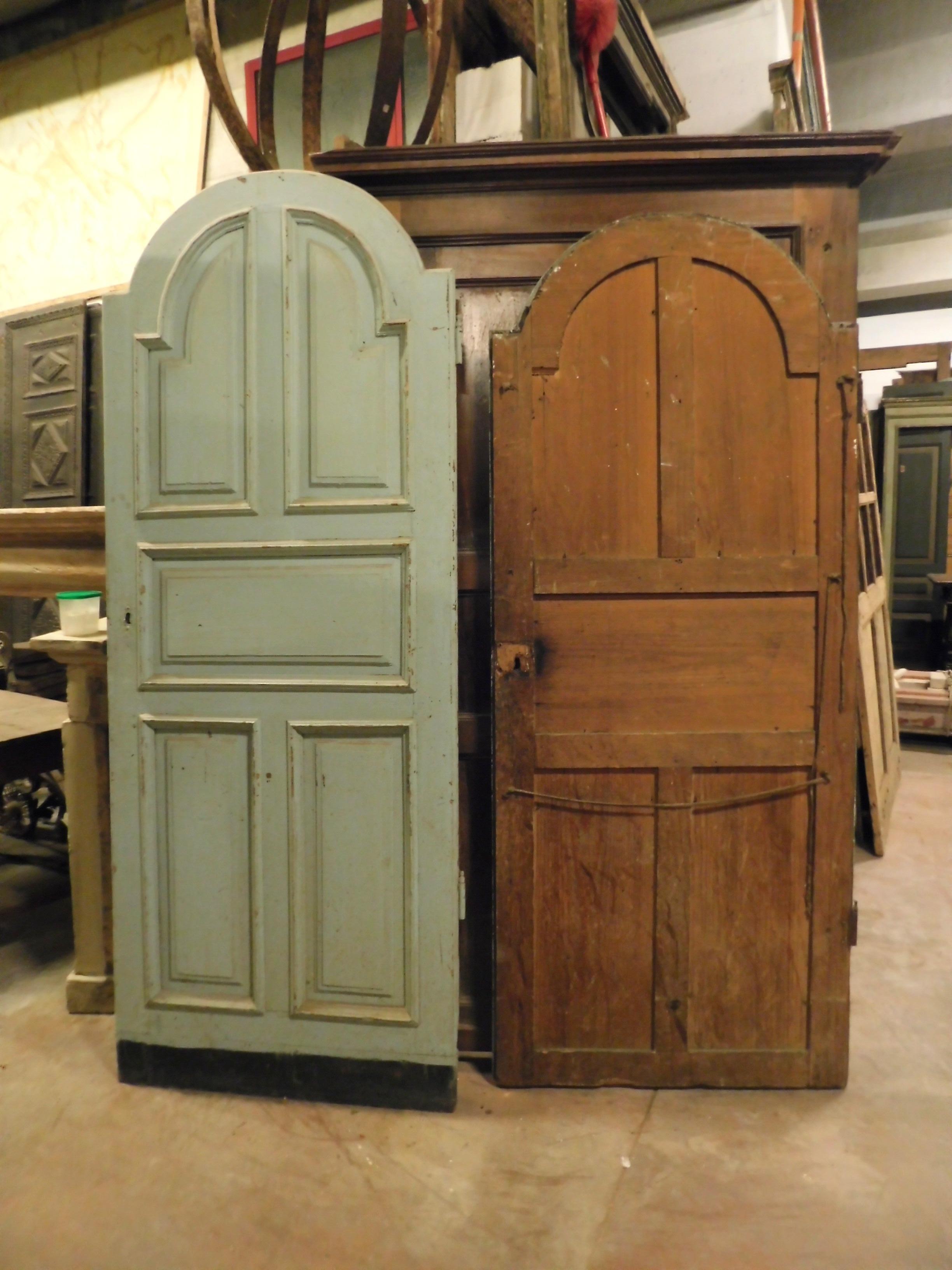 Pair of Antique Provençal Doors, Carved/Painted Blue, Late 19th Century France In Good Condition For Sale In Cuneo, Italy (CN)