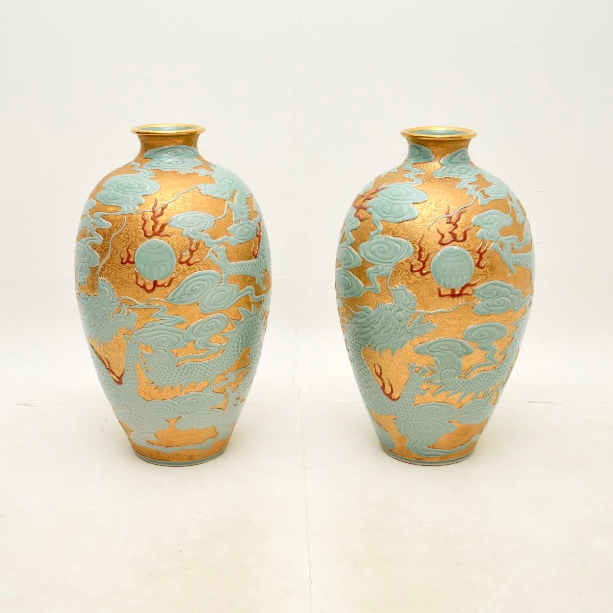 Pair of Antique Qianlong Style Chinese Ceramic Vases In Good Condition For Sale In London, GB