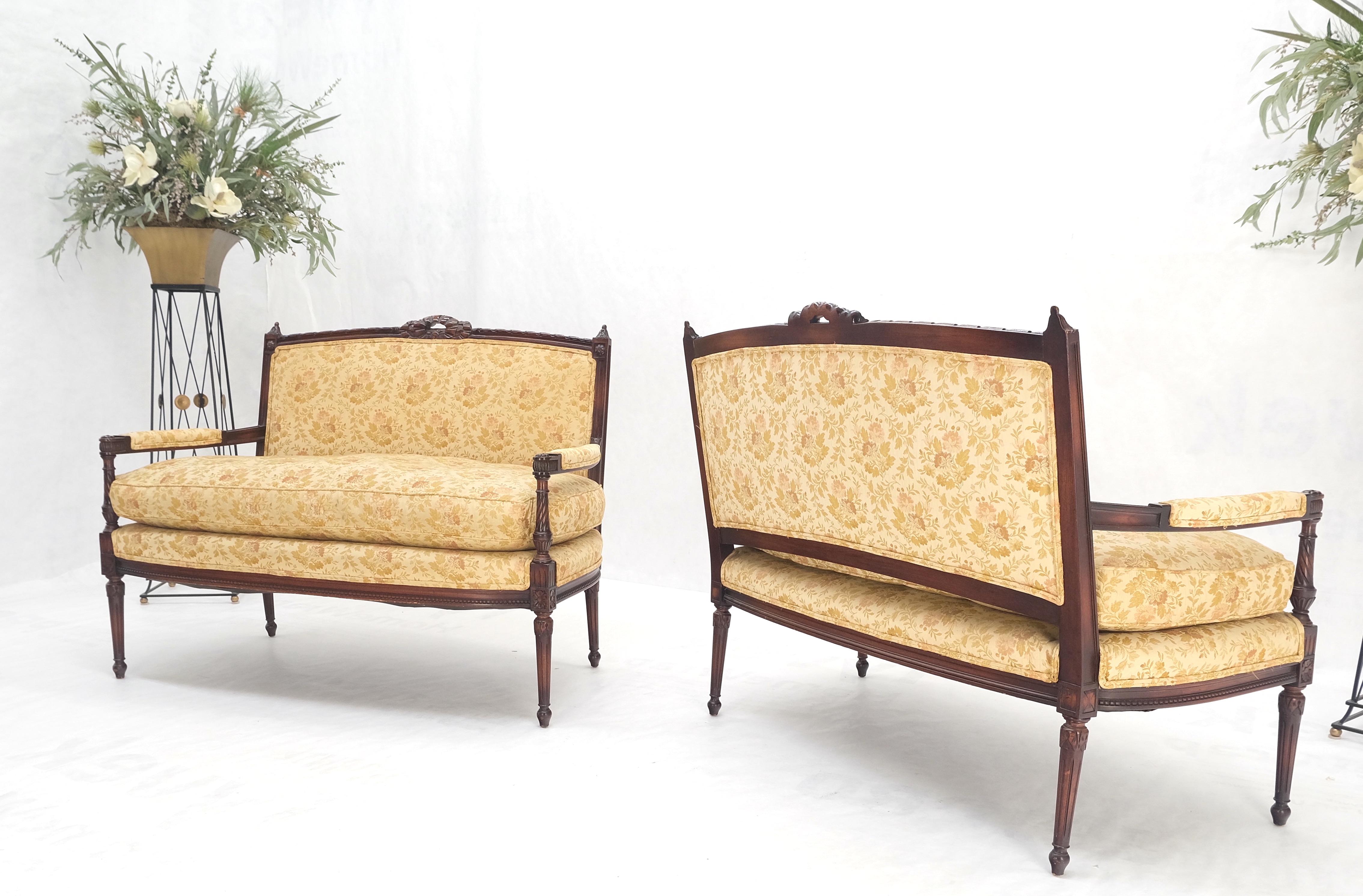 Paar antike geschnitzte Sofas aus Nussbaumholz und Gold mit Polsterung, Love Seats MINT! im Angebot 13