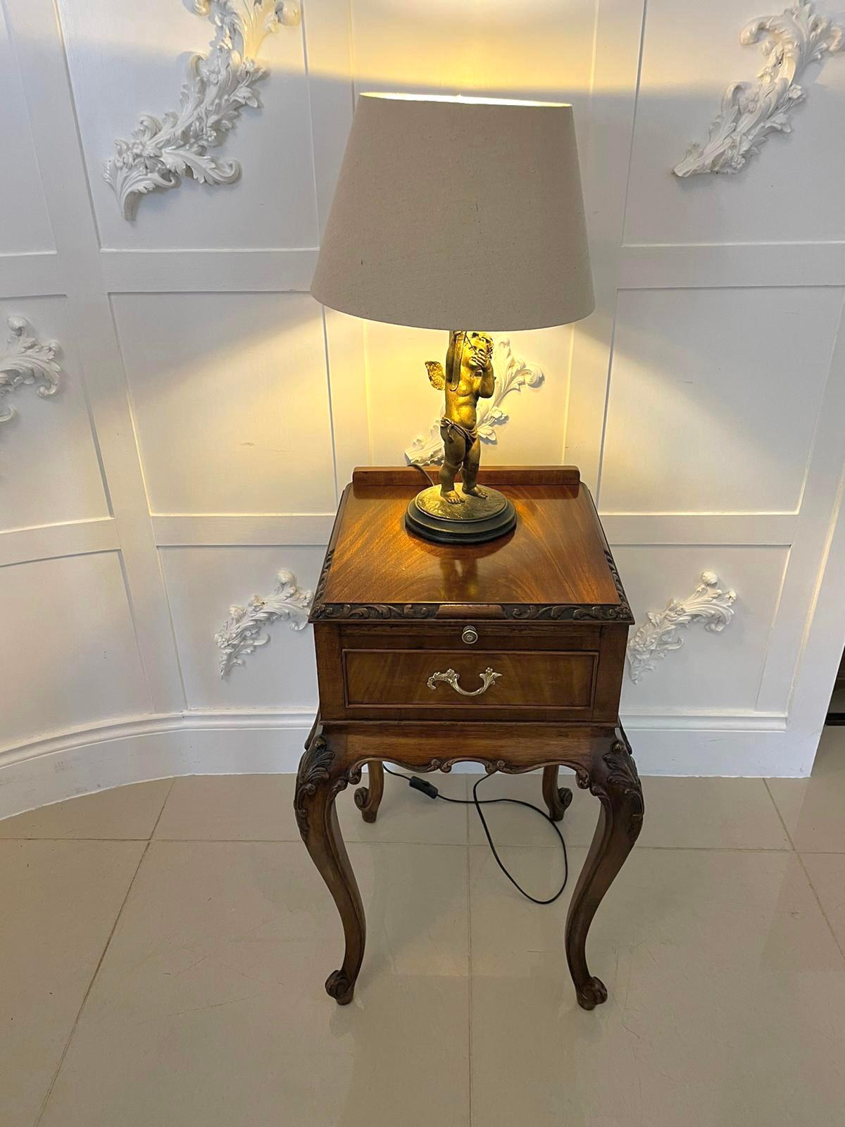Pair of antique quality figured mahogany bedside tables having quality figured mahogany tops with a carved edge above a pull out slide and a single cockbeeded drawer with original brass handle, shaped carved frieze standing on shaped carved cabriole