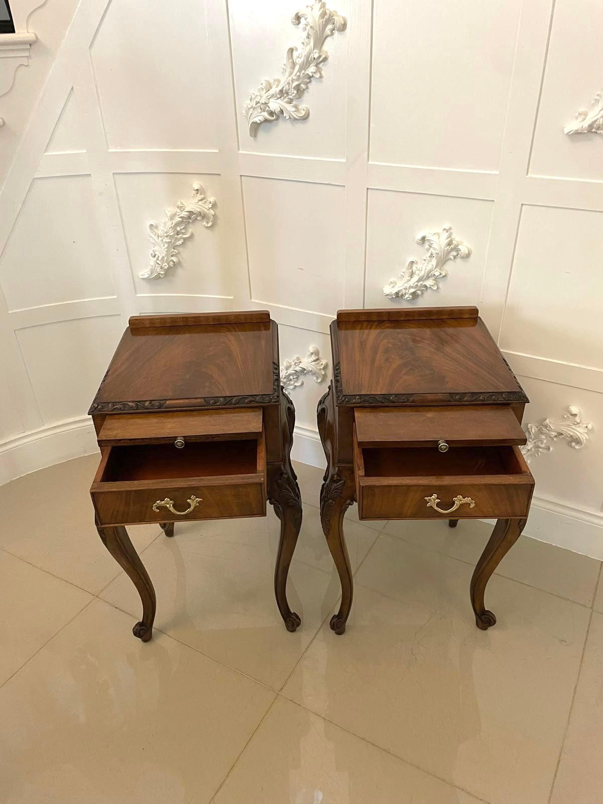 Pair of Antique Quality Figured Mahogany Bedside Tables In Good Condition In Suffolk, GB