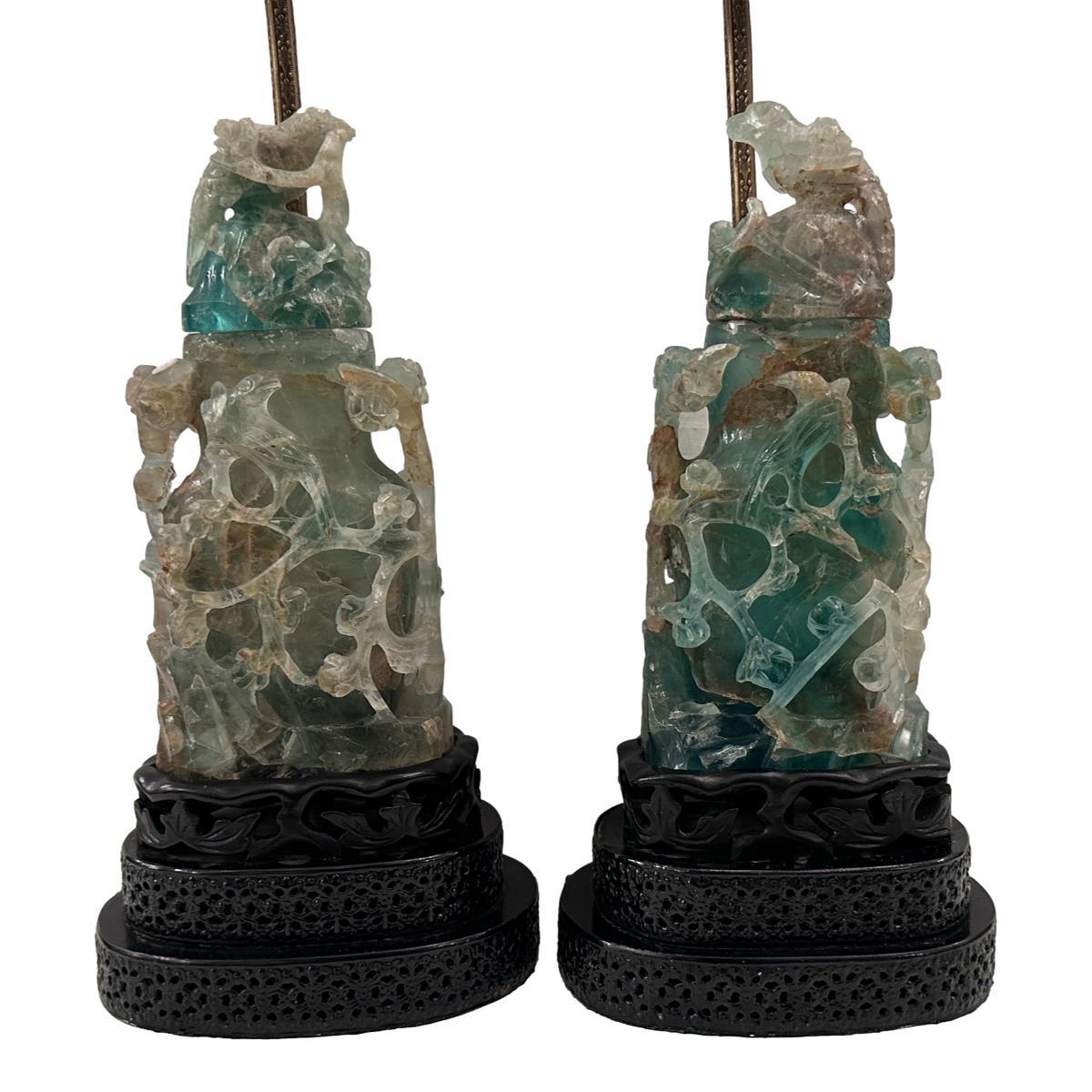 Paire de lampes en quartz sculpté chinoises des années 1920, avec motif de feuillage et d'oiseaux. Eclairage intérieur.

Mesures :
Hauteur du corps : 13