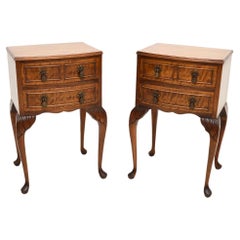 Pareja de cómodas antiguas estilo Queen Anne